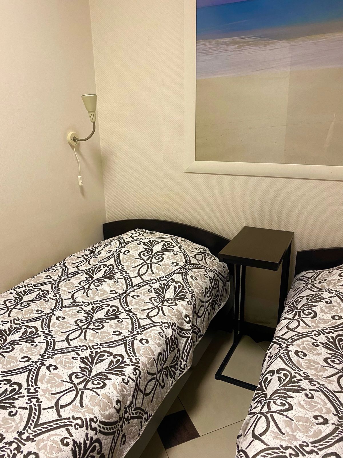 Бюджетный двухместный номер без окна (Душевые и Туалетные комнаты  отдельно)