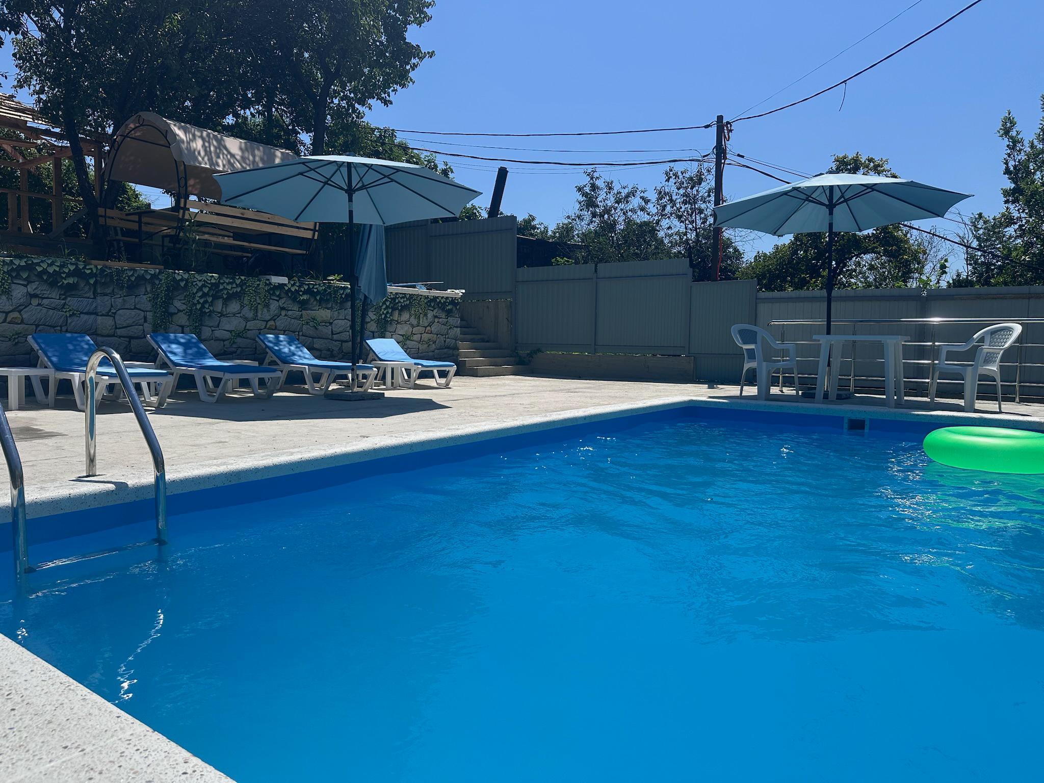 Трехместный номер с видом на горы