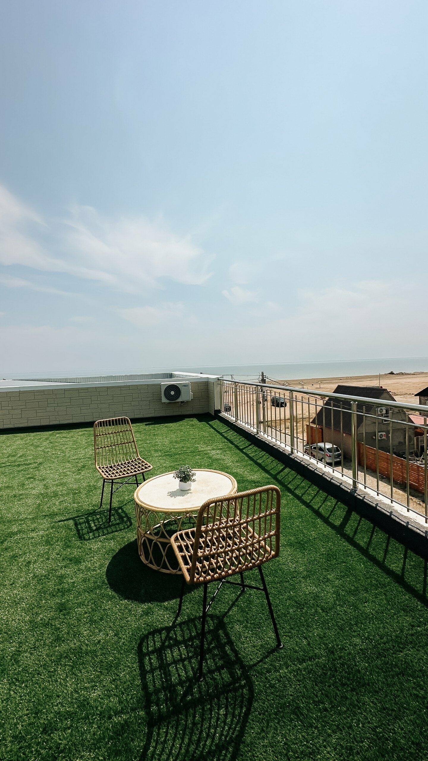 Семейный номер с боковым видом на море