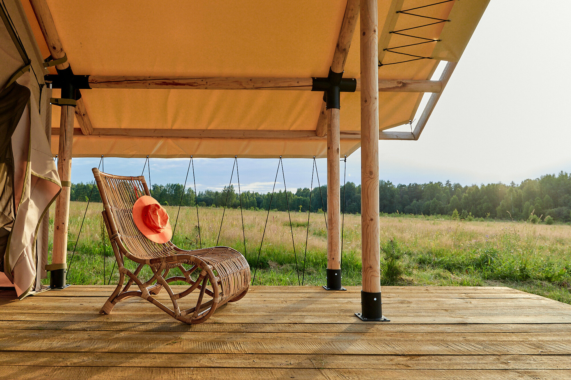 Двухместный Сафари-тент с 1 кроватью, террасой, собственным туалетом и душем.