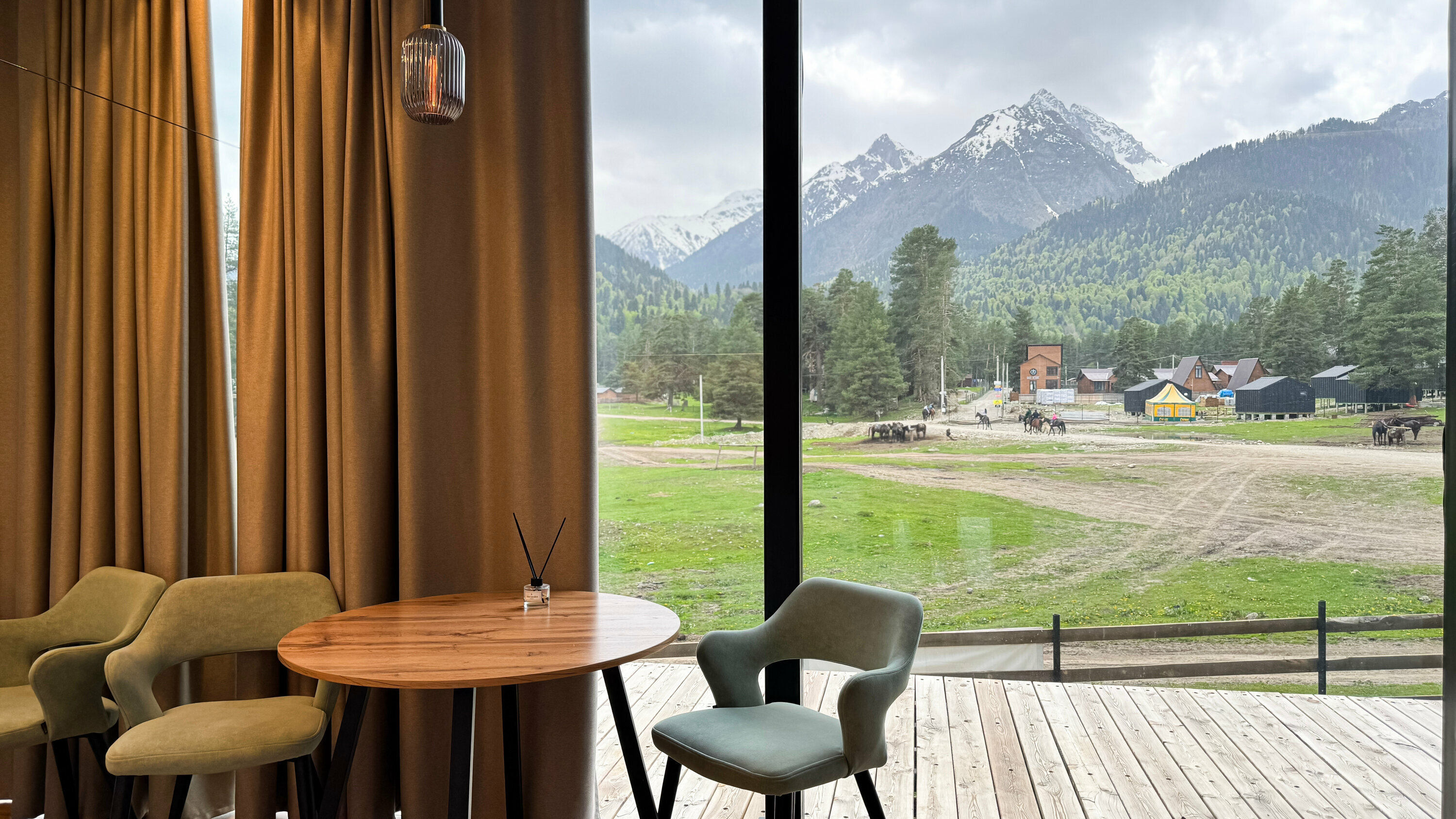 Люкс с видом на горы