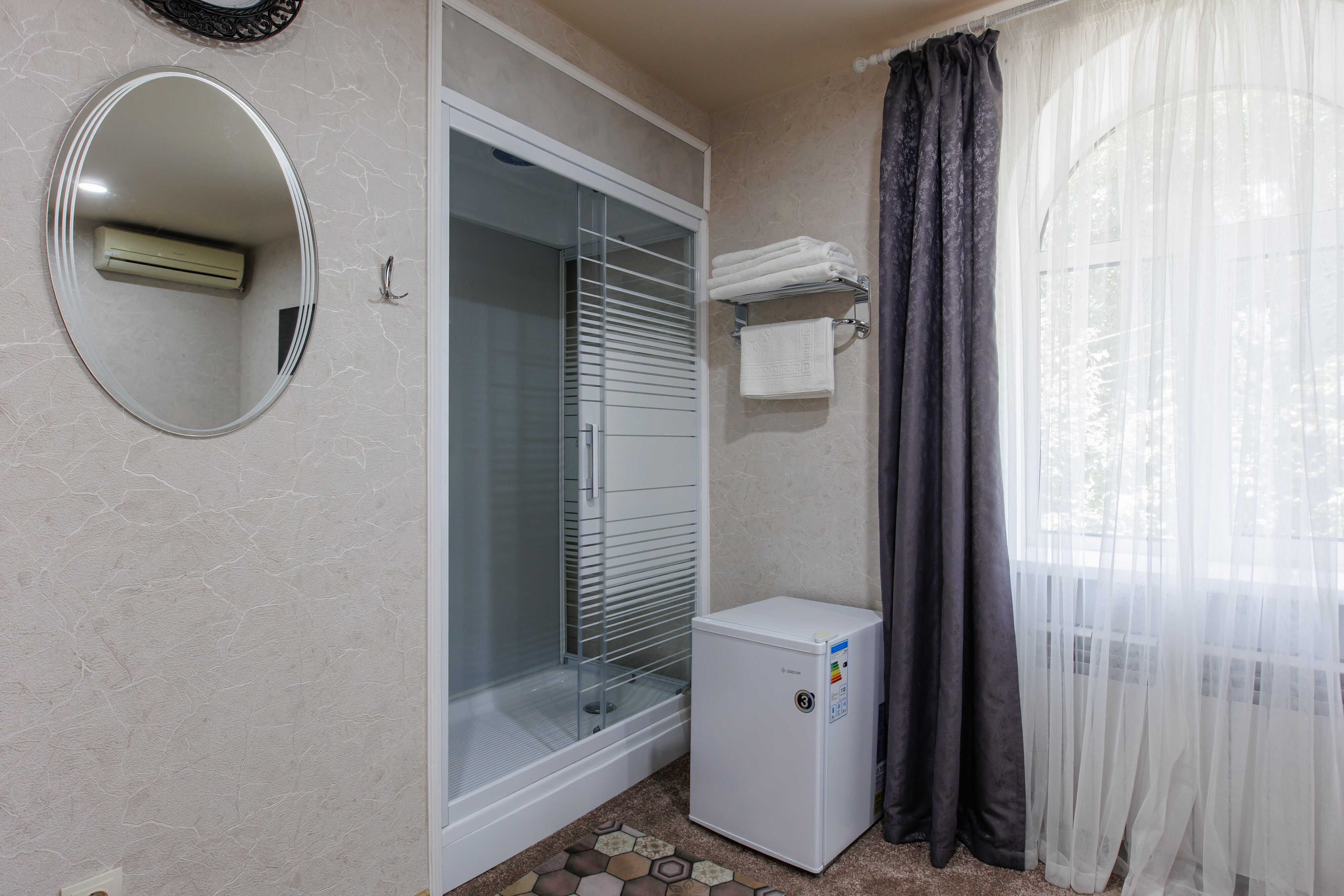 Двухместный номер с 1 кроватью и общим туалетом