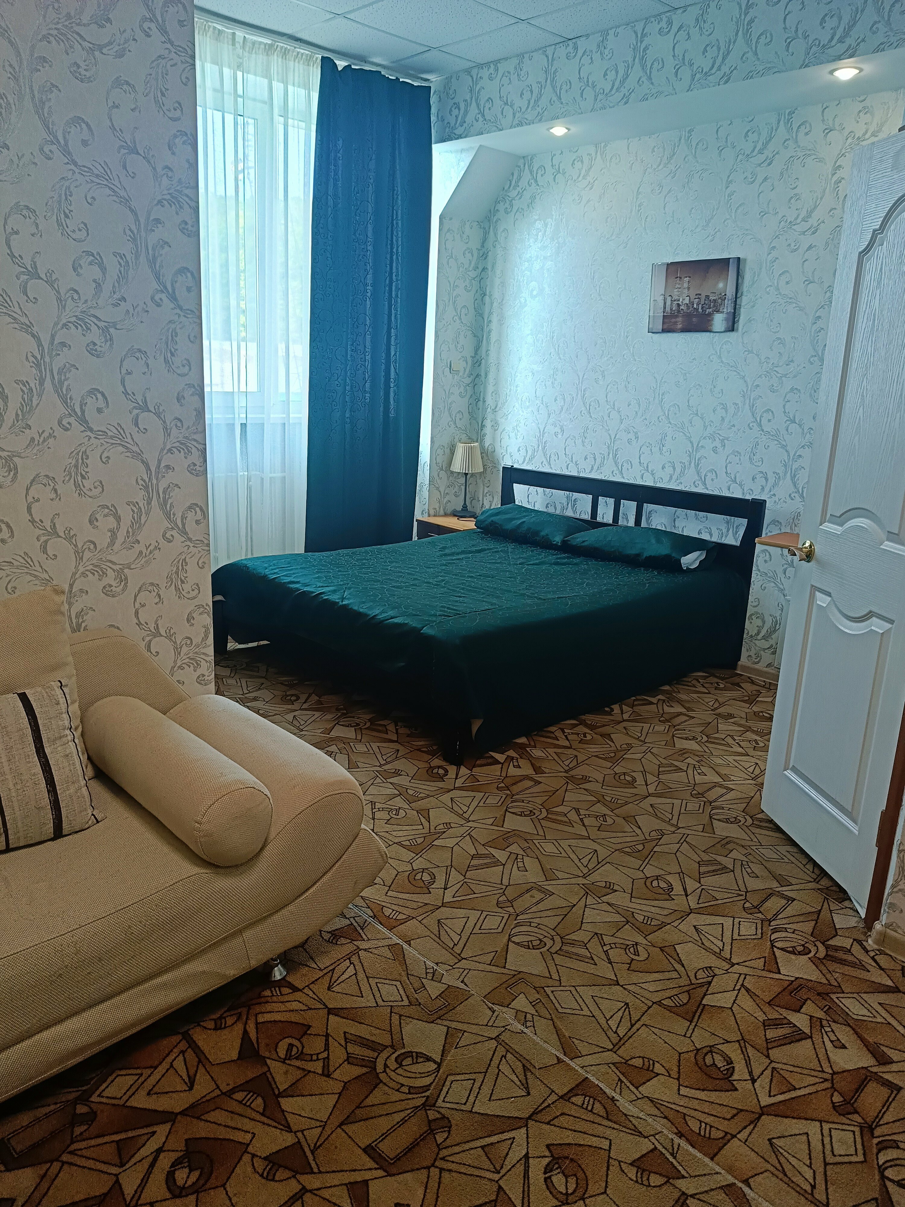 Номер с кроватью размера «king-size»