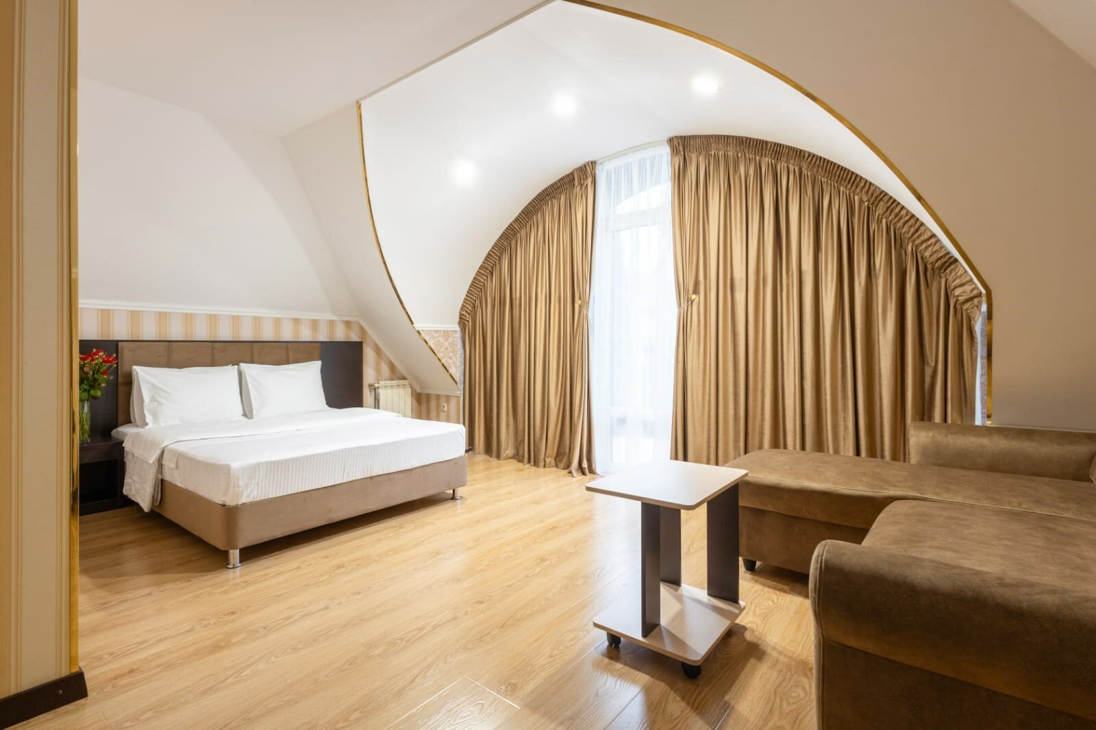 Люкс с балконом с видом на город