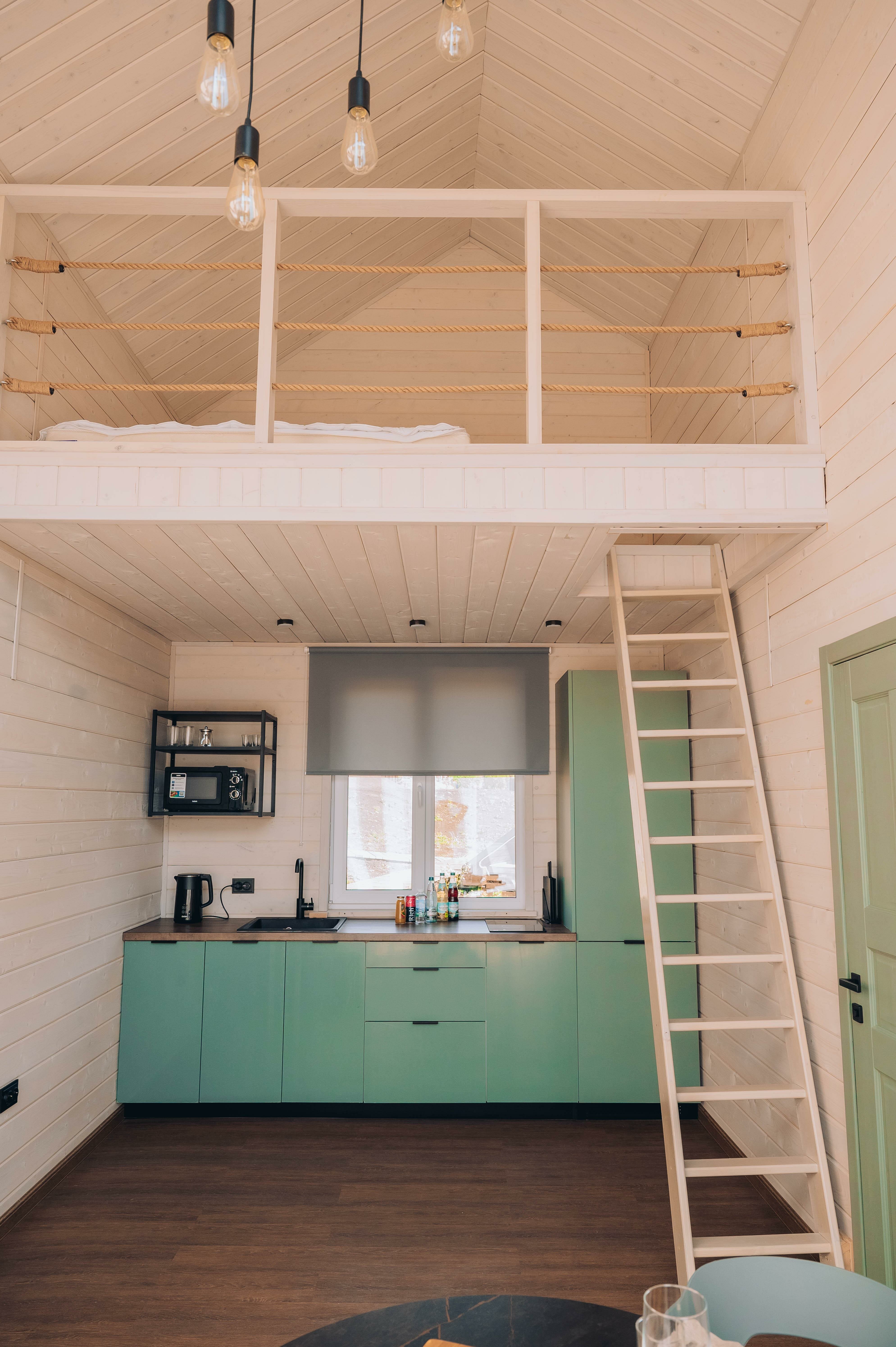 Дом с балконом