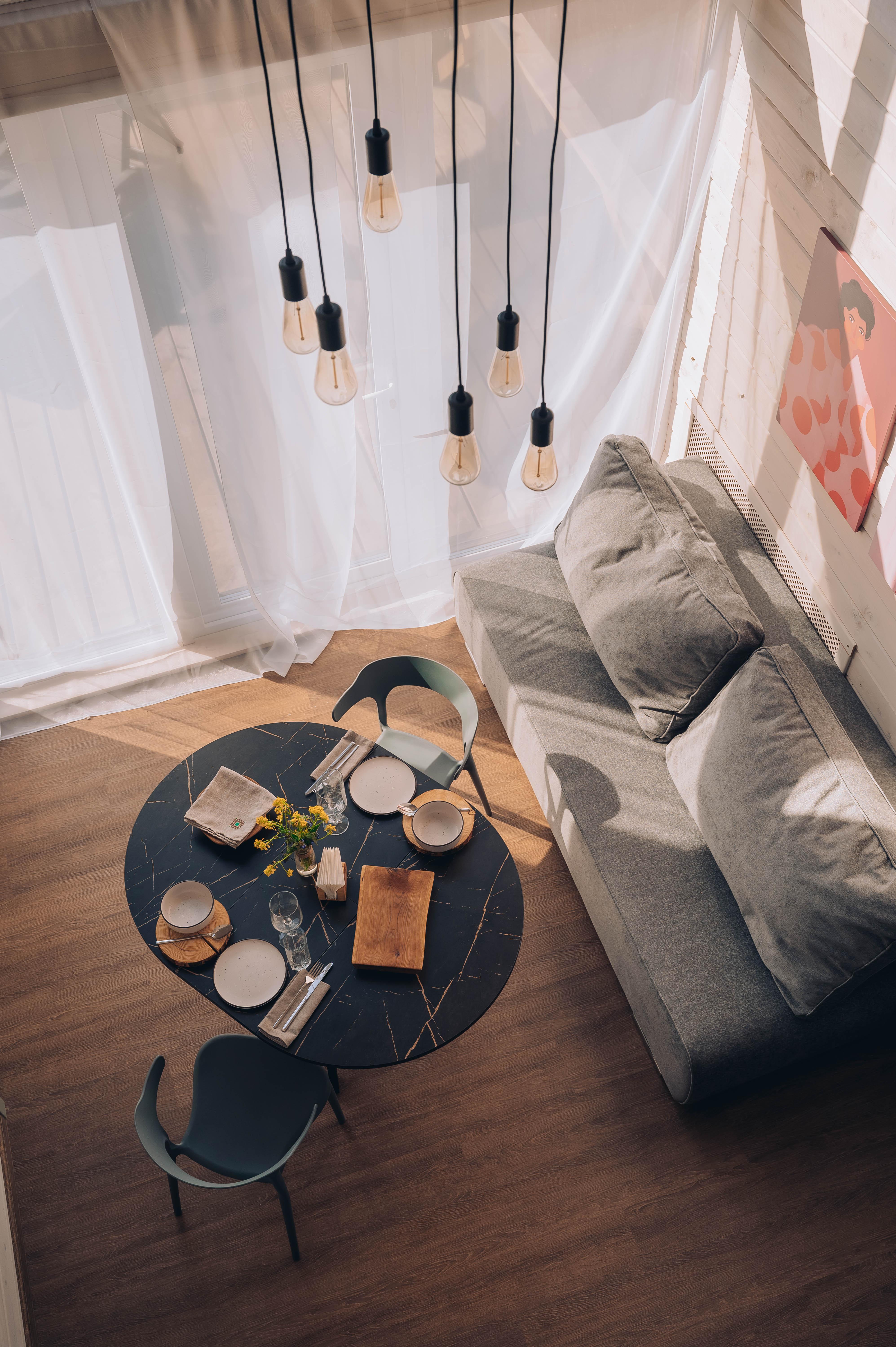 Дом с балконом