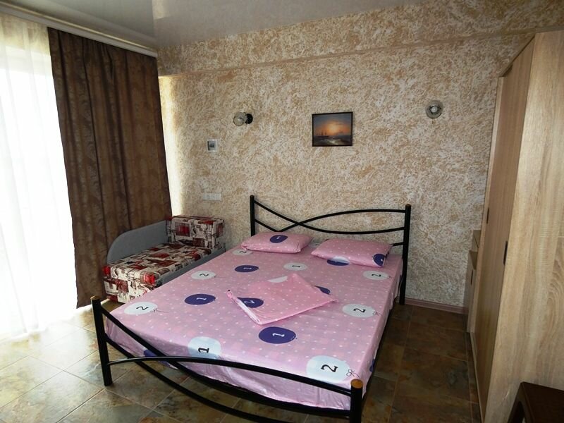 Трехместный номер с балконом