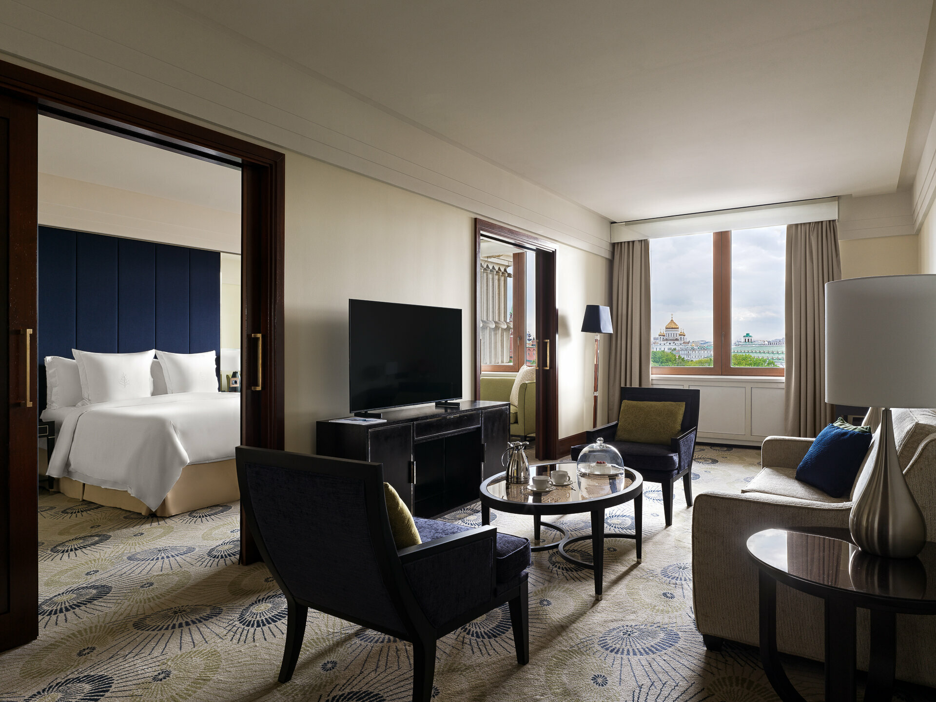 ЛЮКС "FOUR SEASONS EXECUTIVE С ВИДОМ НА КРЕМЛЬ КИНГ"