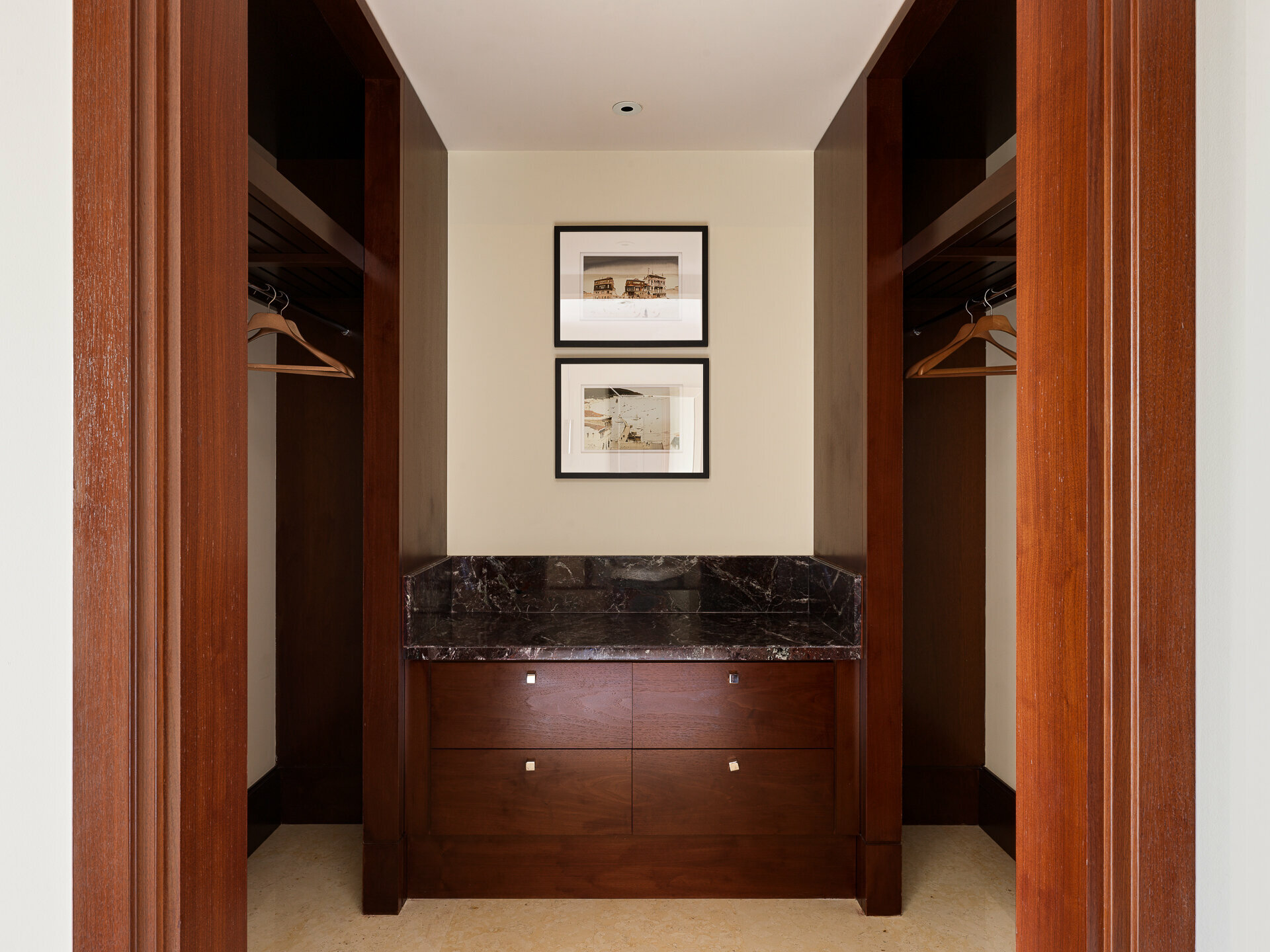 ЛЮКС "FOUR SEASONS EXECUTIVE С ВИДОМ НА КРЕМЛЬ ТВИН"