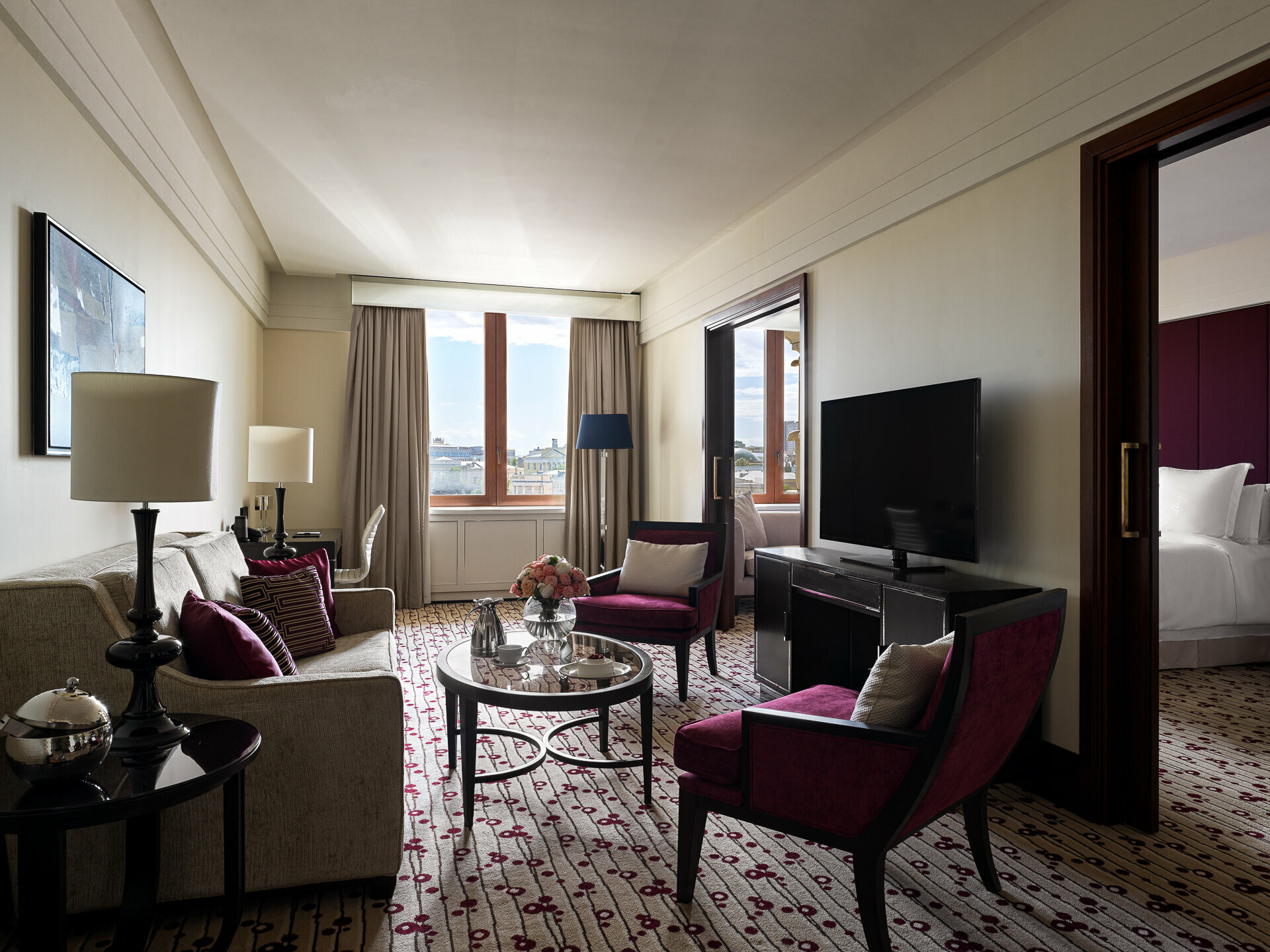 ЛЮКС "FOUR SEASONS EXECUTIVE С ВИДОМ НА КРЕМЛЬ ТВИН"