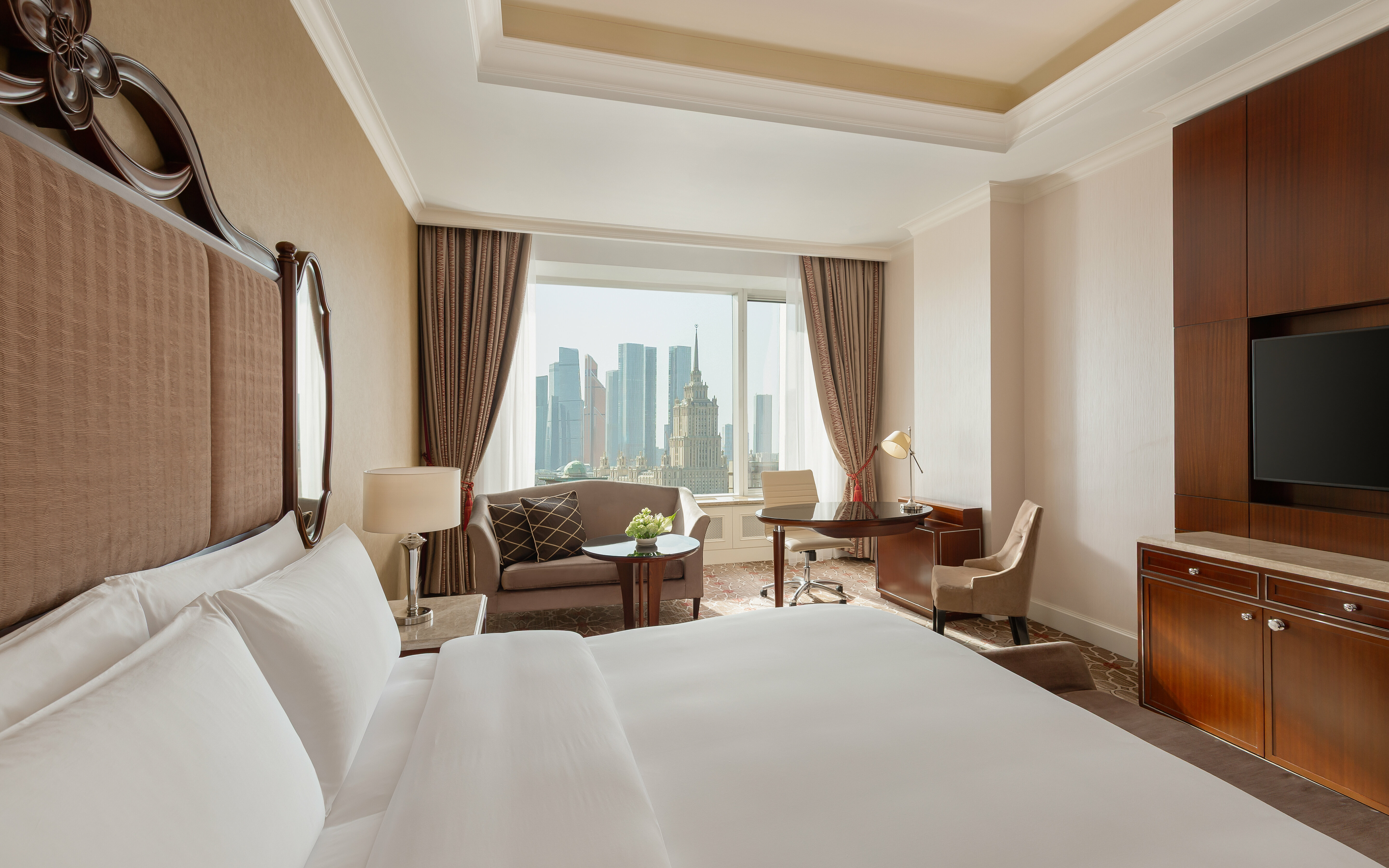 Делюкс с одной большой кроватью