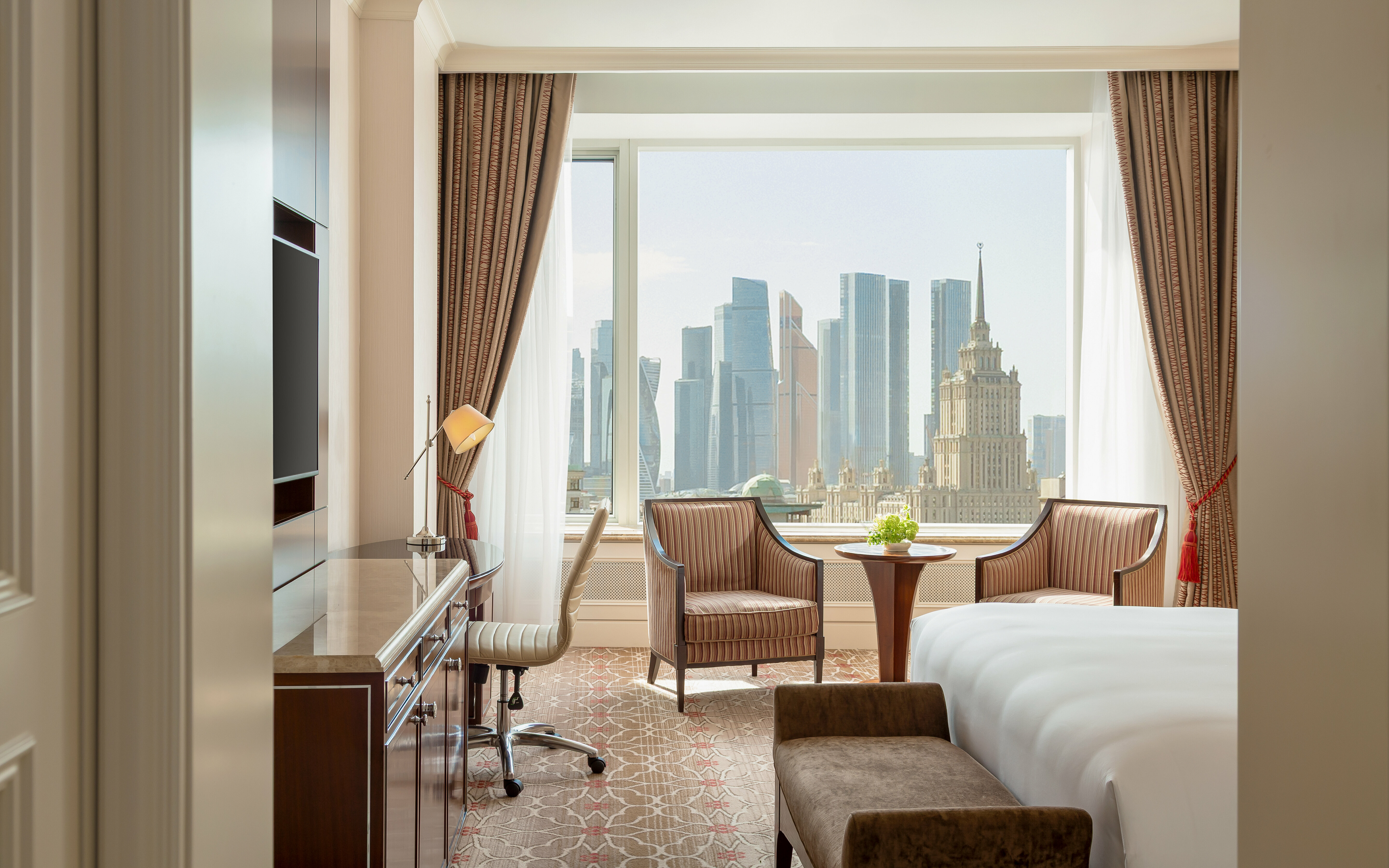 Супериор с одной большой кроватью