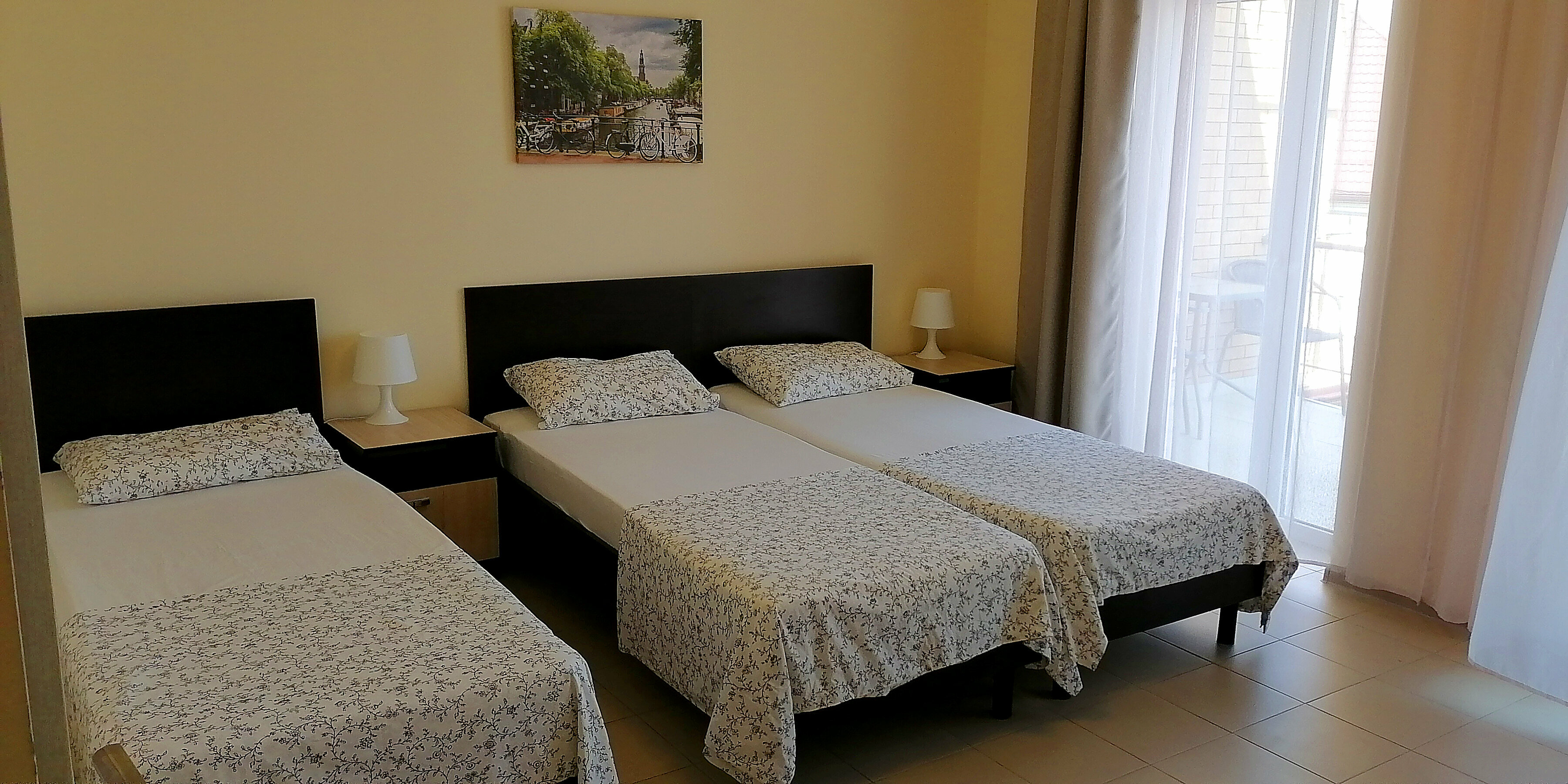 Трехместный номер с балконом