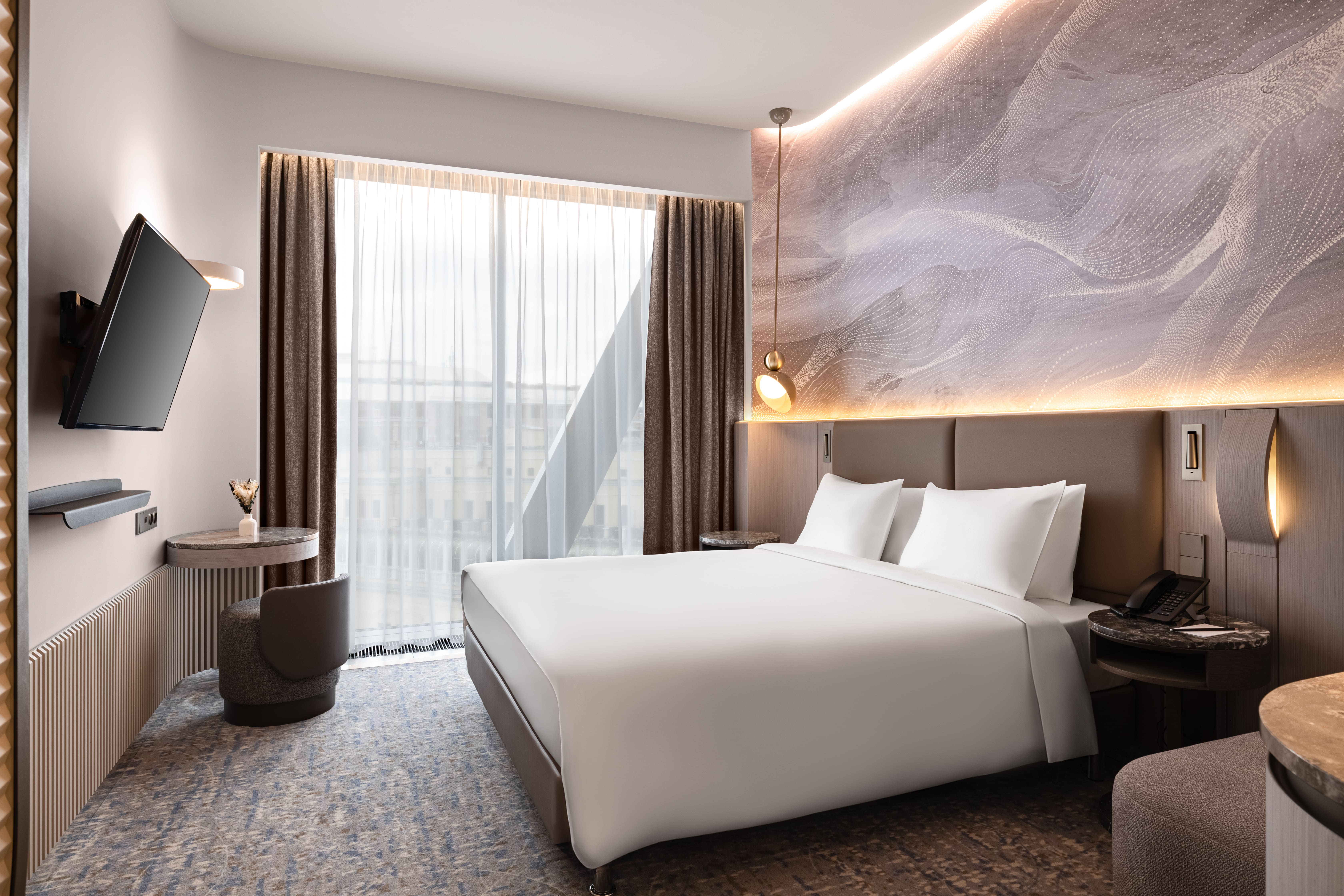 Улучшенный номер с видом на Арбат с одной большой кроватью