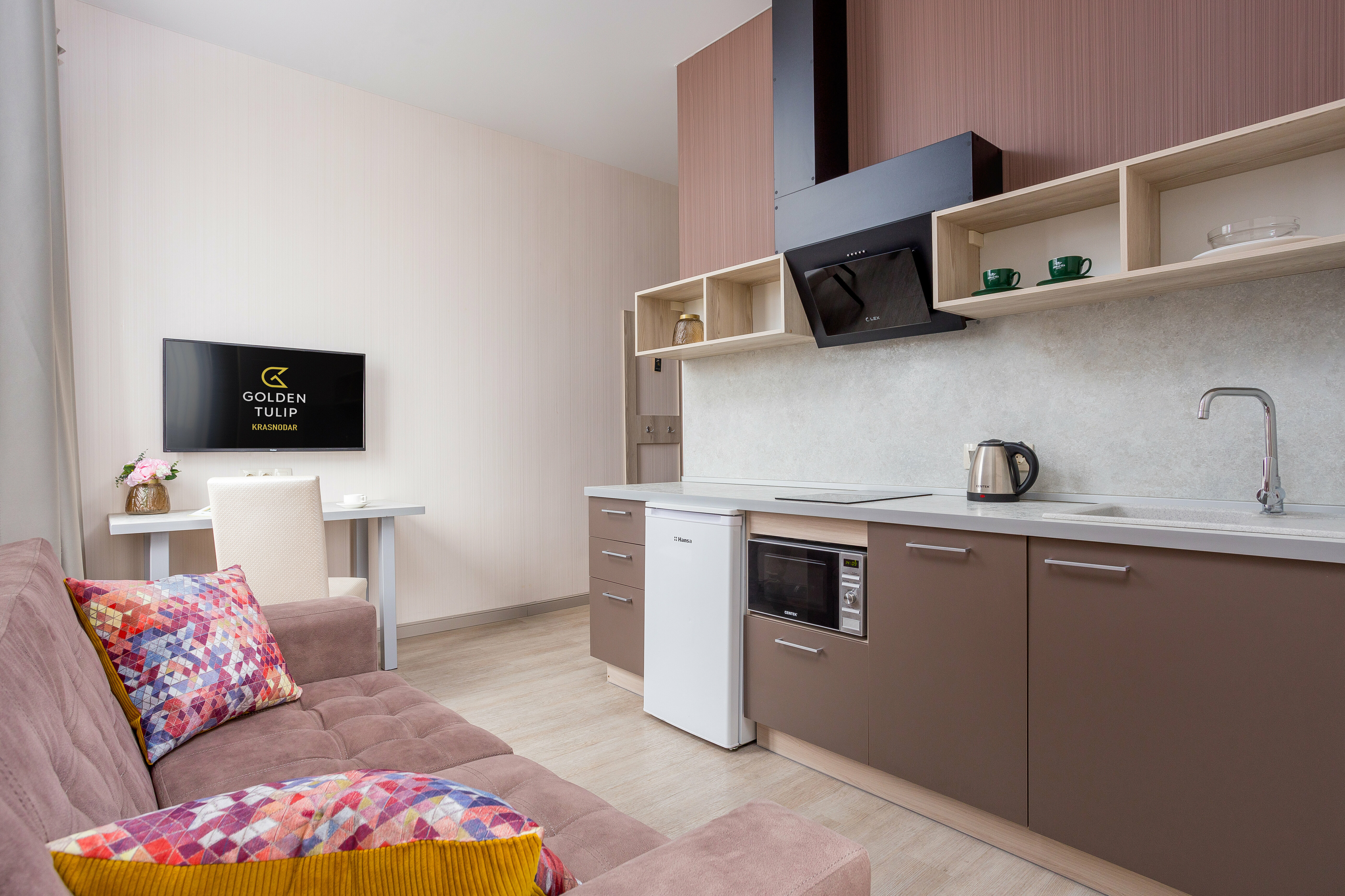 Панорамный апартамент с кроватью King size и кухней