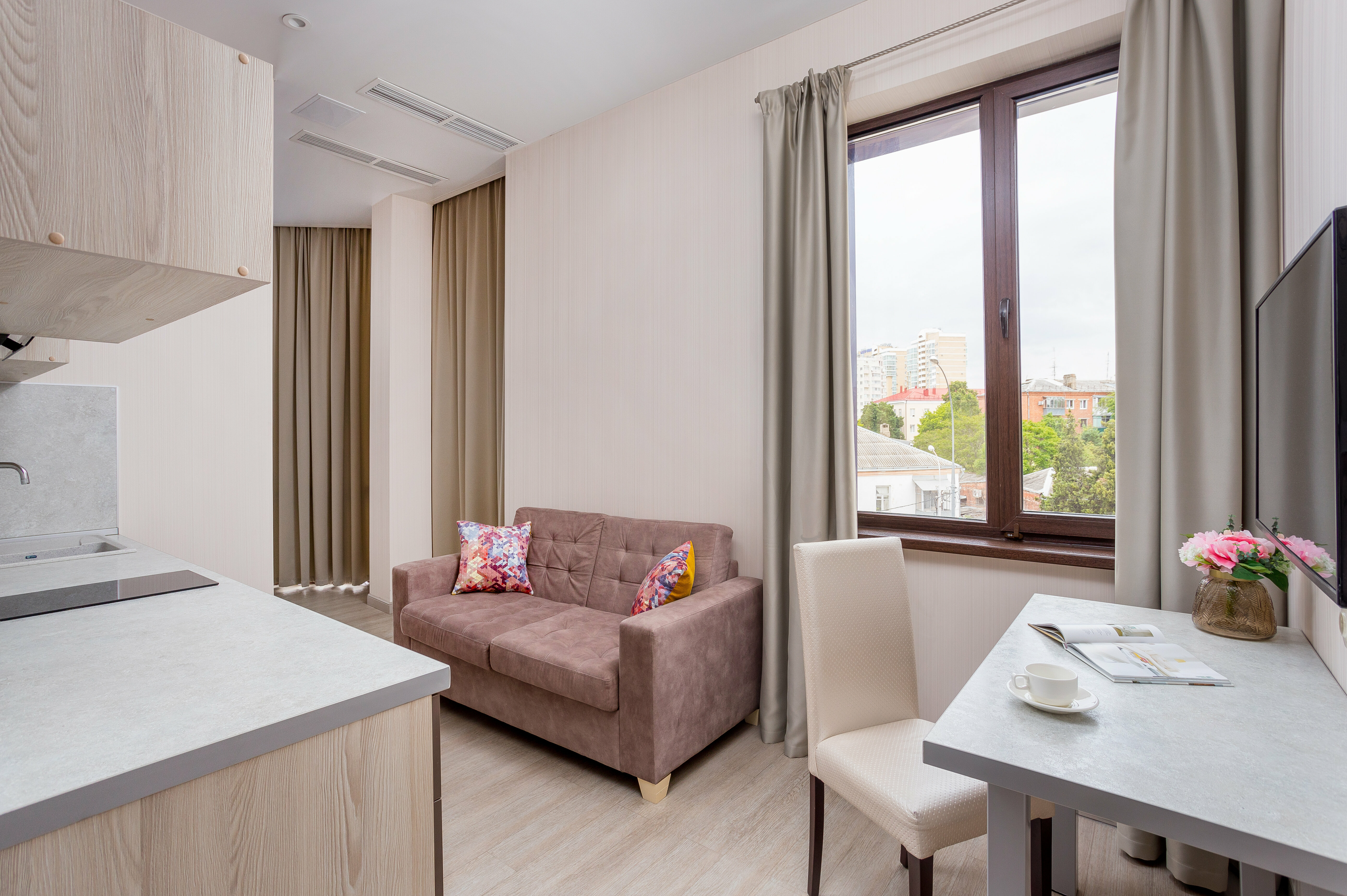 Панорамный апартамент с кроватью King size и кухней