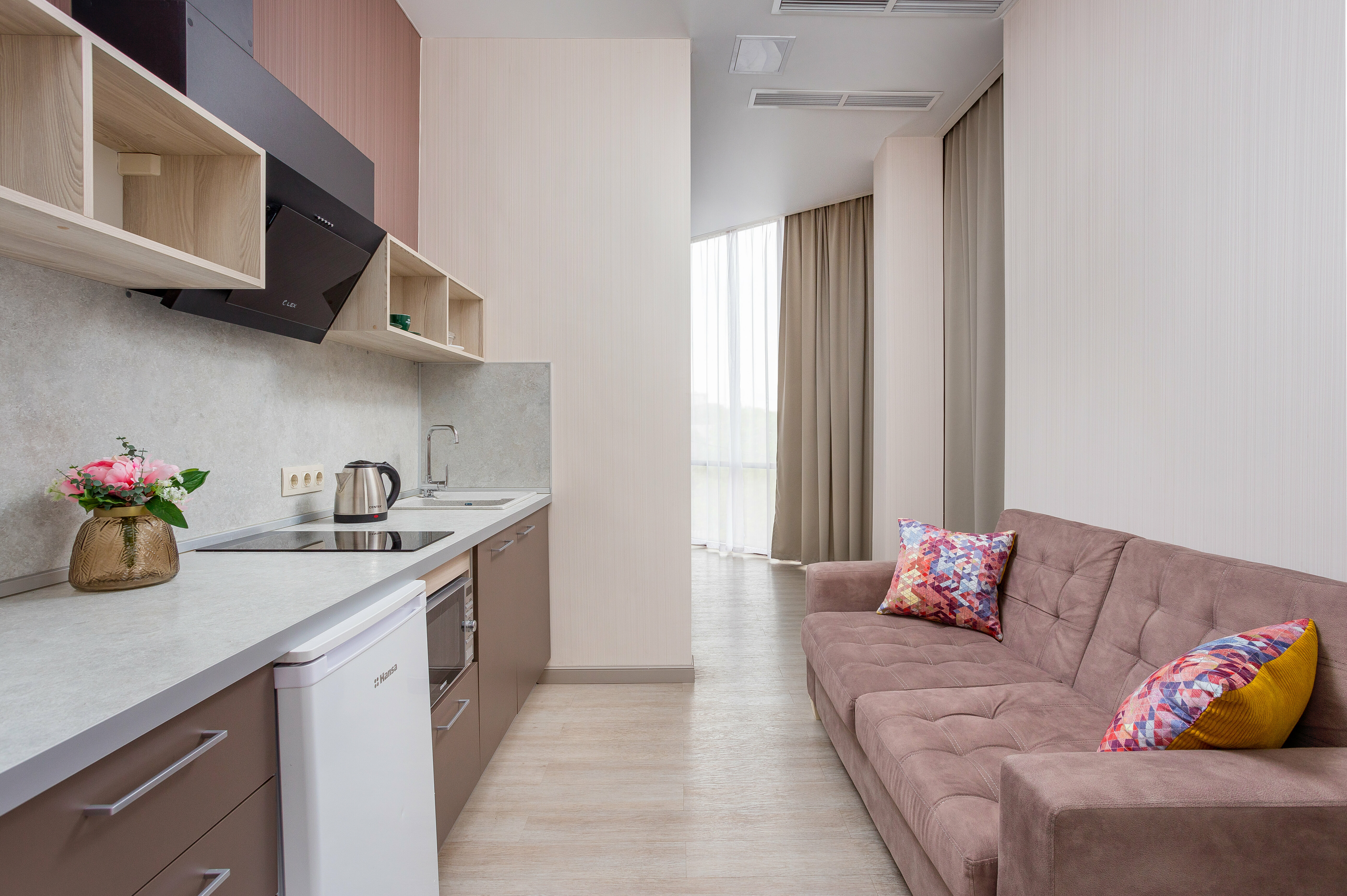 Панорамный апартамент с кроватью King size и кухней