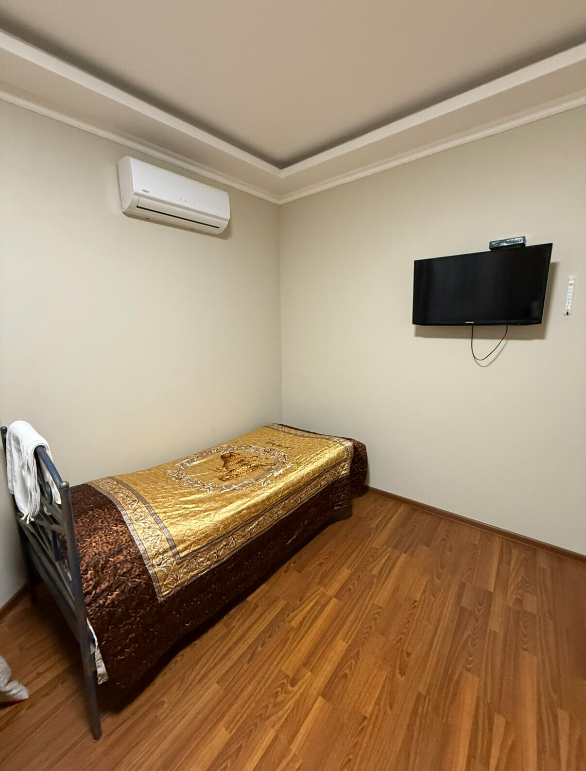 Двухместный номер с 2 отдельными кроватями и общей ванной комнатой