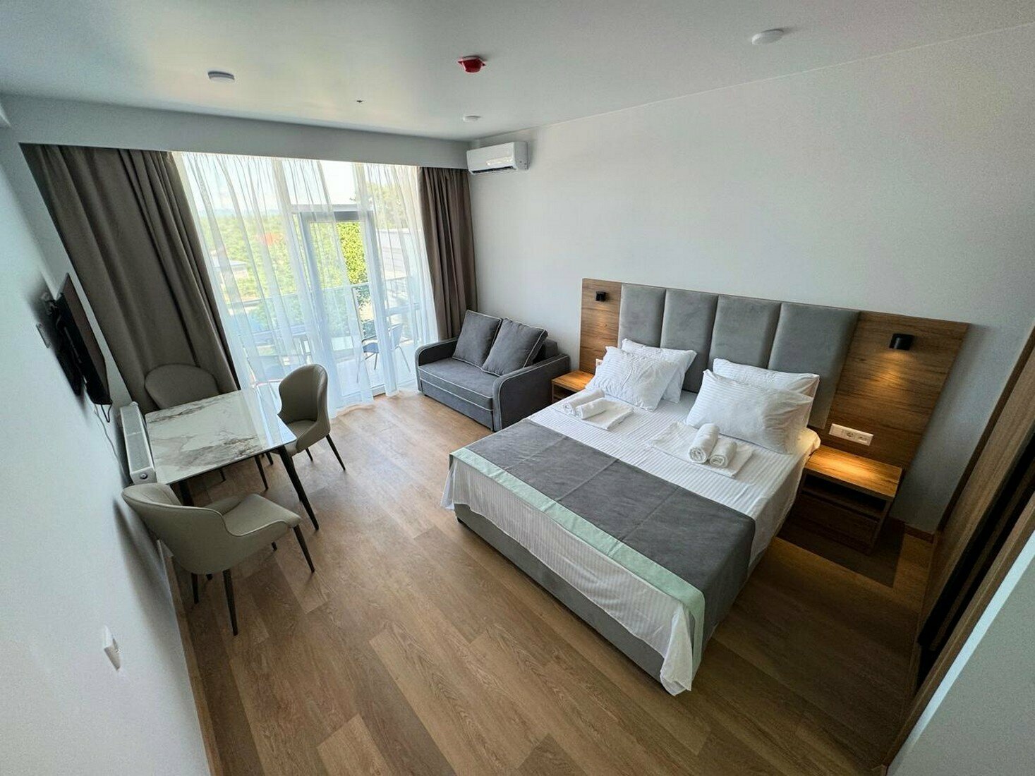 Апартаменты с балконом