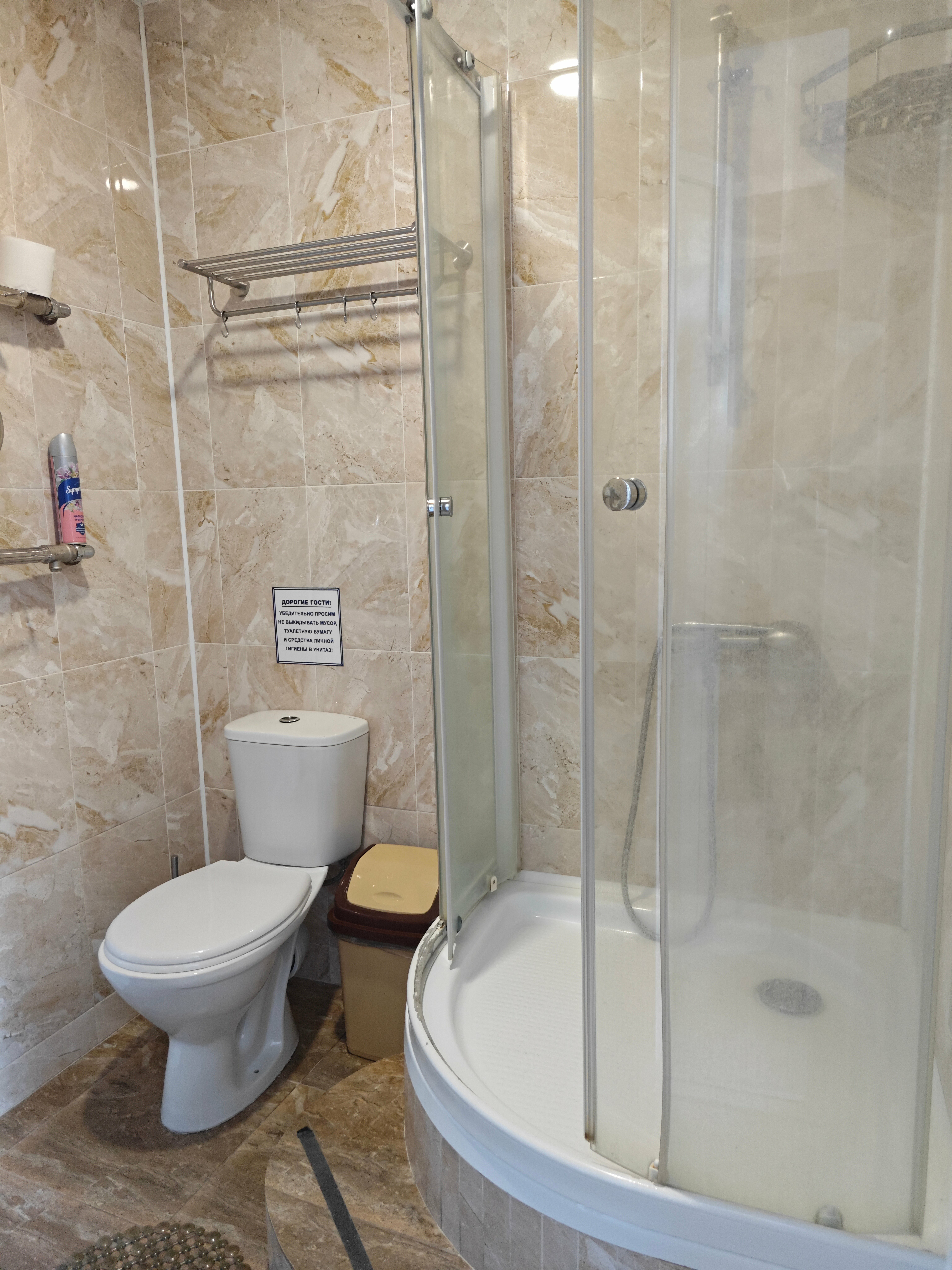 Cемейный номер с собственной ванной комнатой