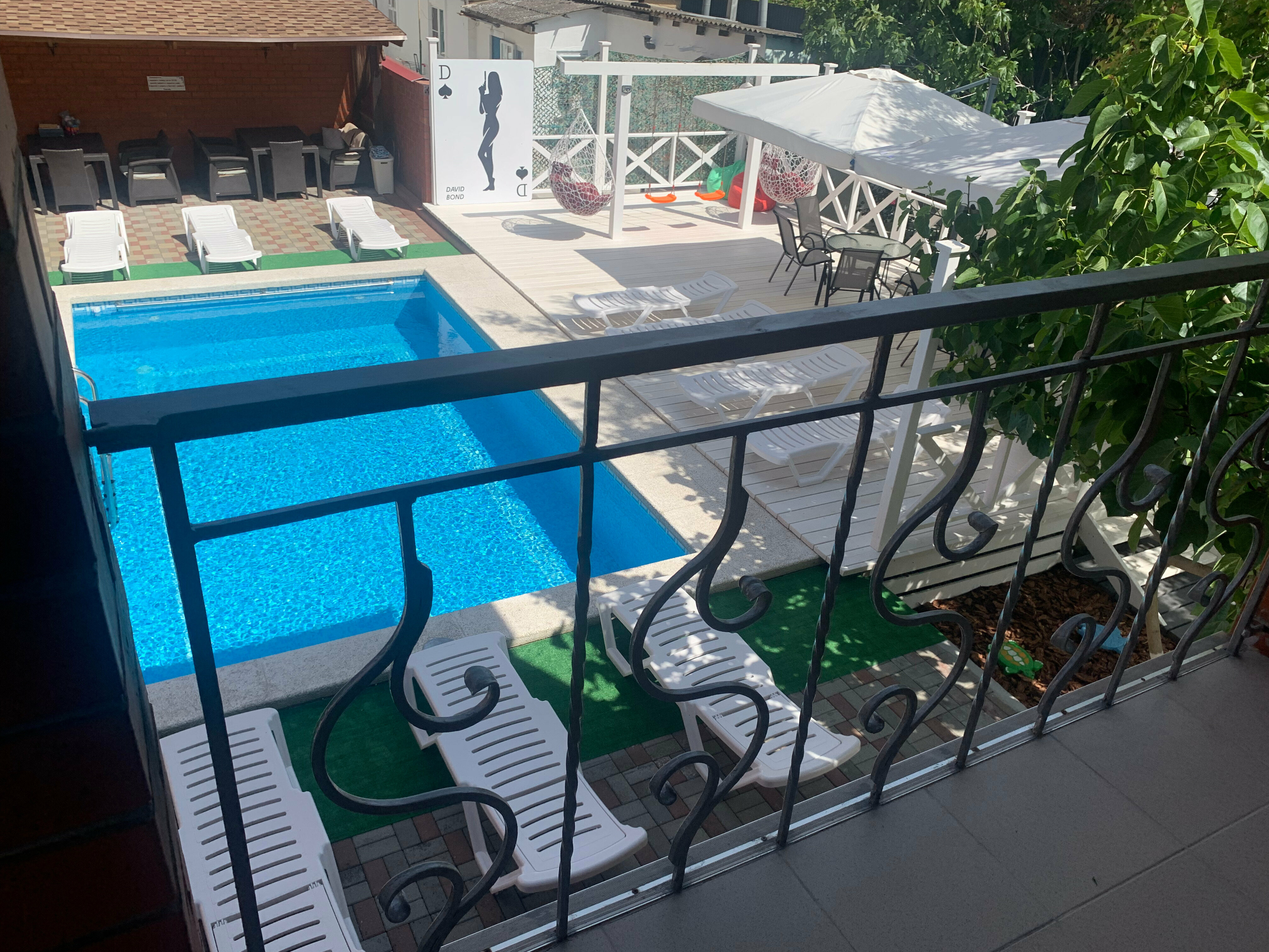 Двухкомнатный номер до 5 гостей, двуспальная кровать, балкон, с удобствами