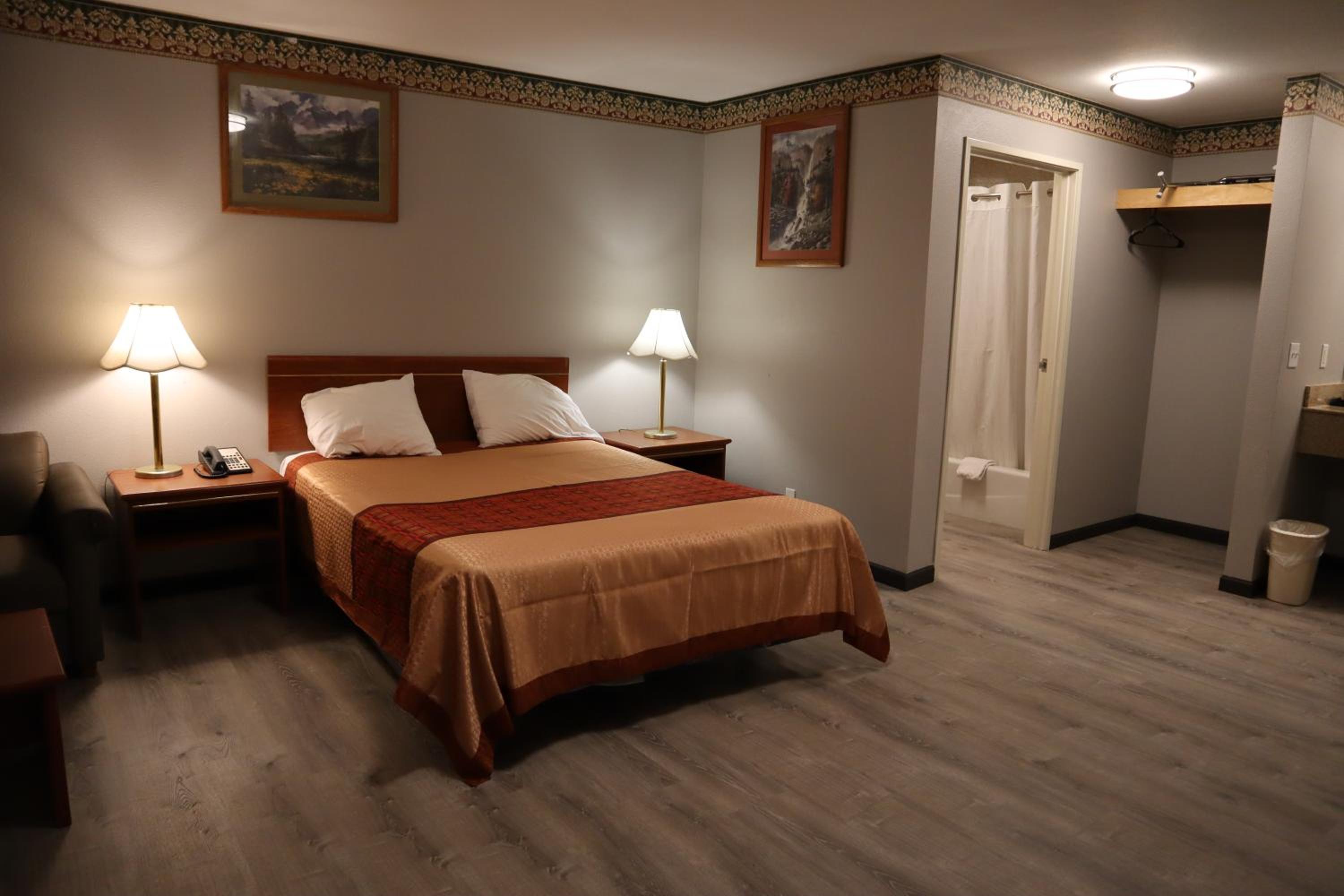 Deluxe Queen Room