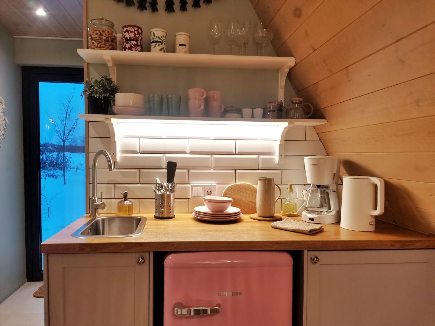 Эстетичный афрейм с панорамным видом на дикий лес