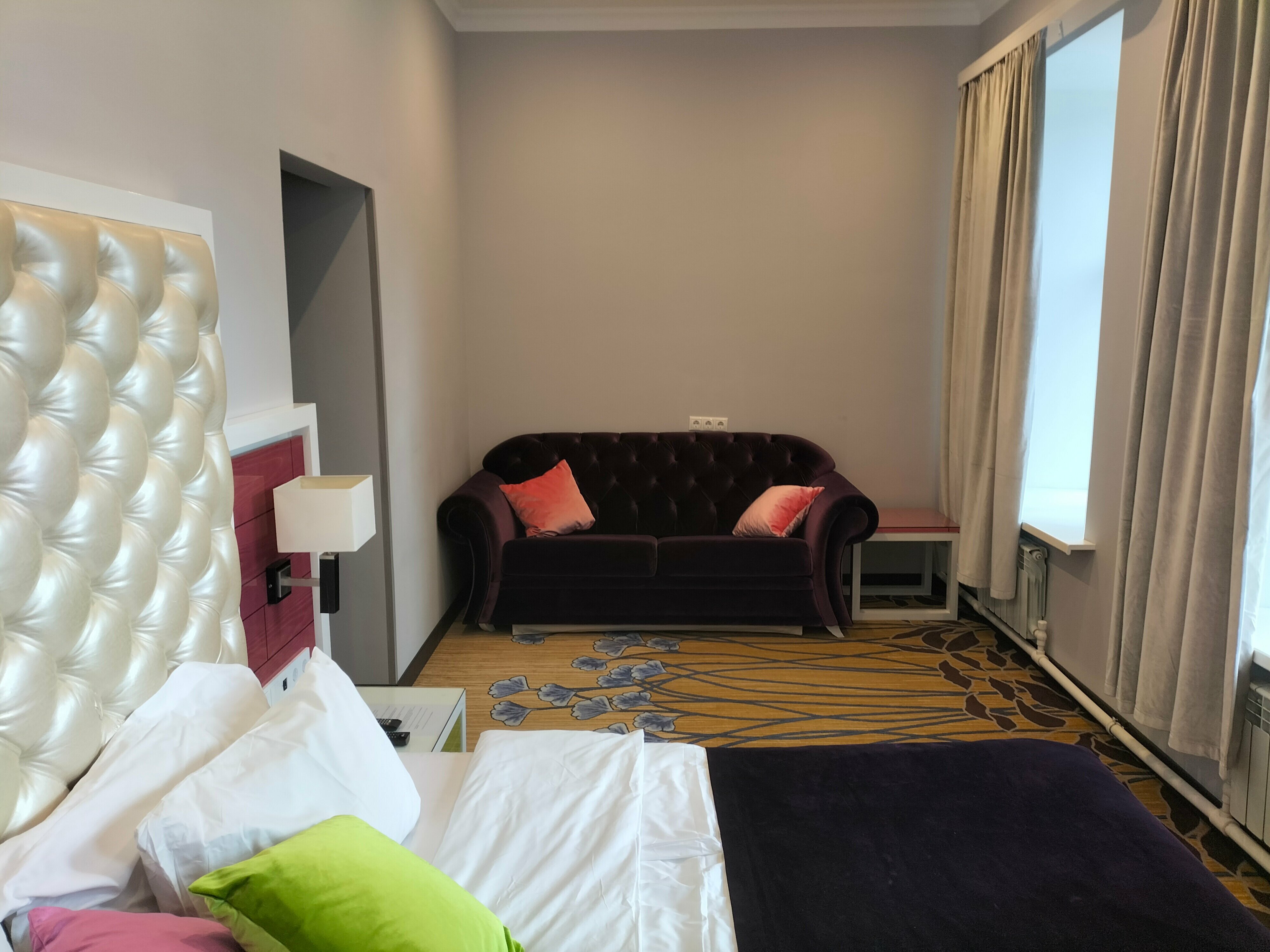 Двухместный номер с двуспальной кроватью и дополнительной кроватью