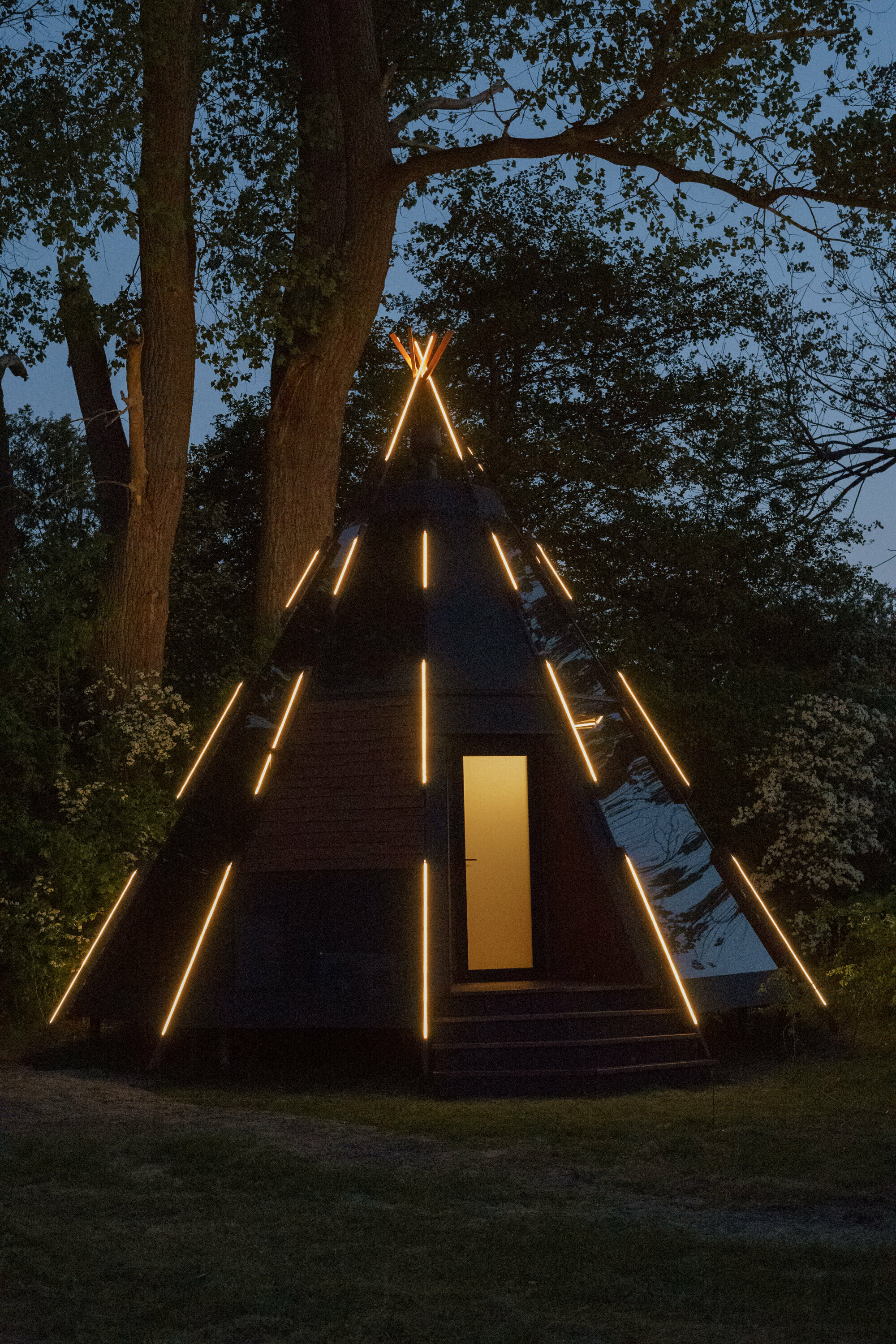  Нео Типи 360 с террасой | красивый панорамный вид на небо и дюны, сквозь которые частично видно море