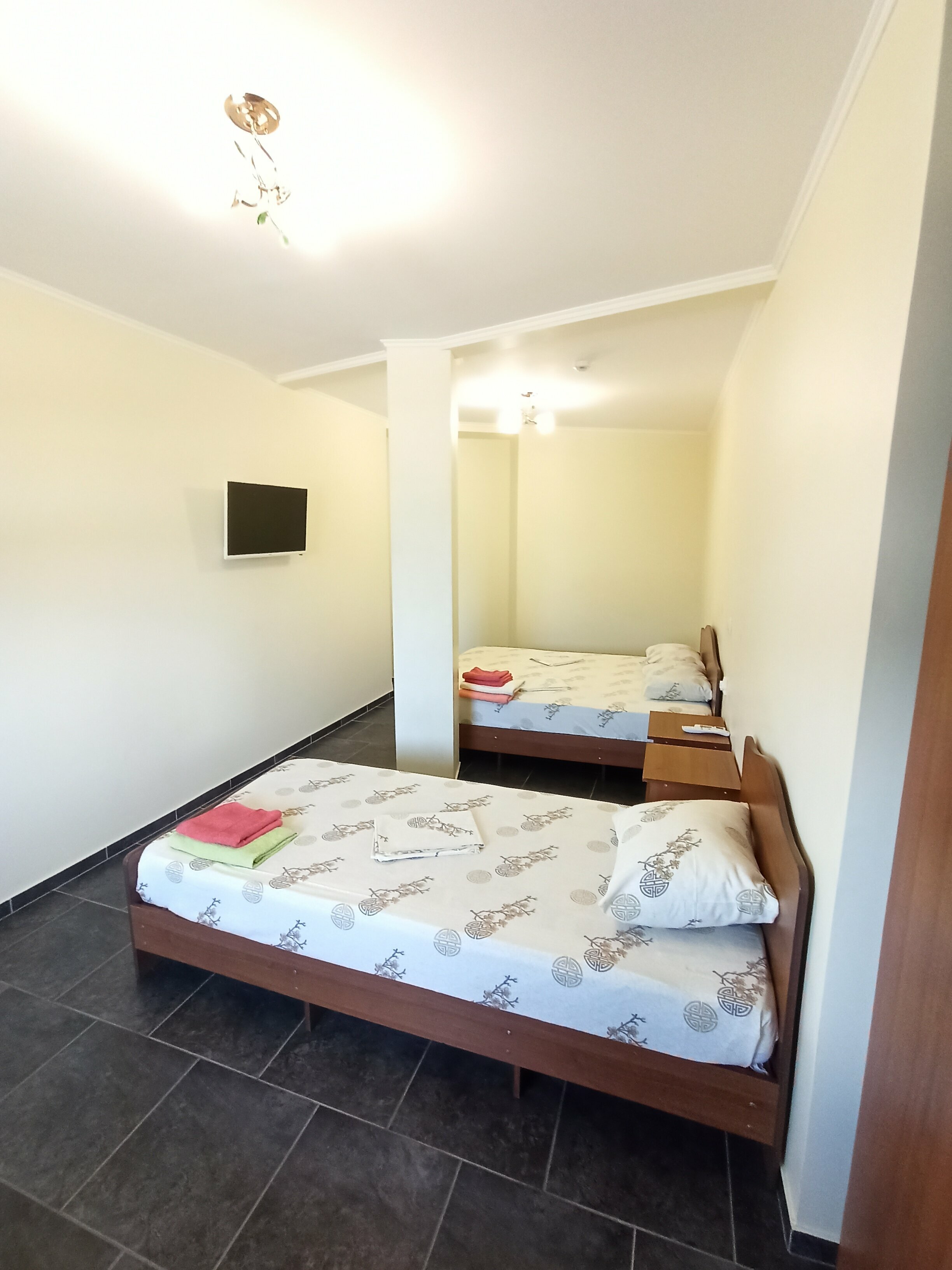 Трехместный номер с общим туалетом