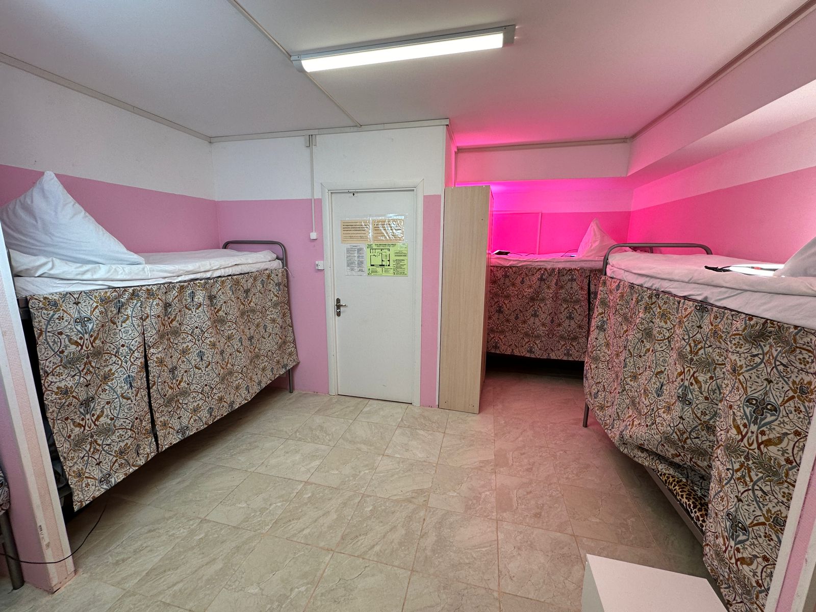 Кровать в 10 местном мужском номере