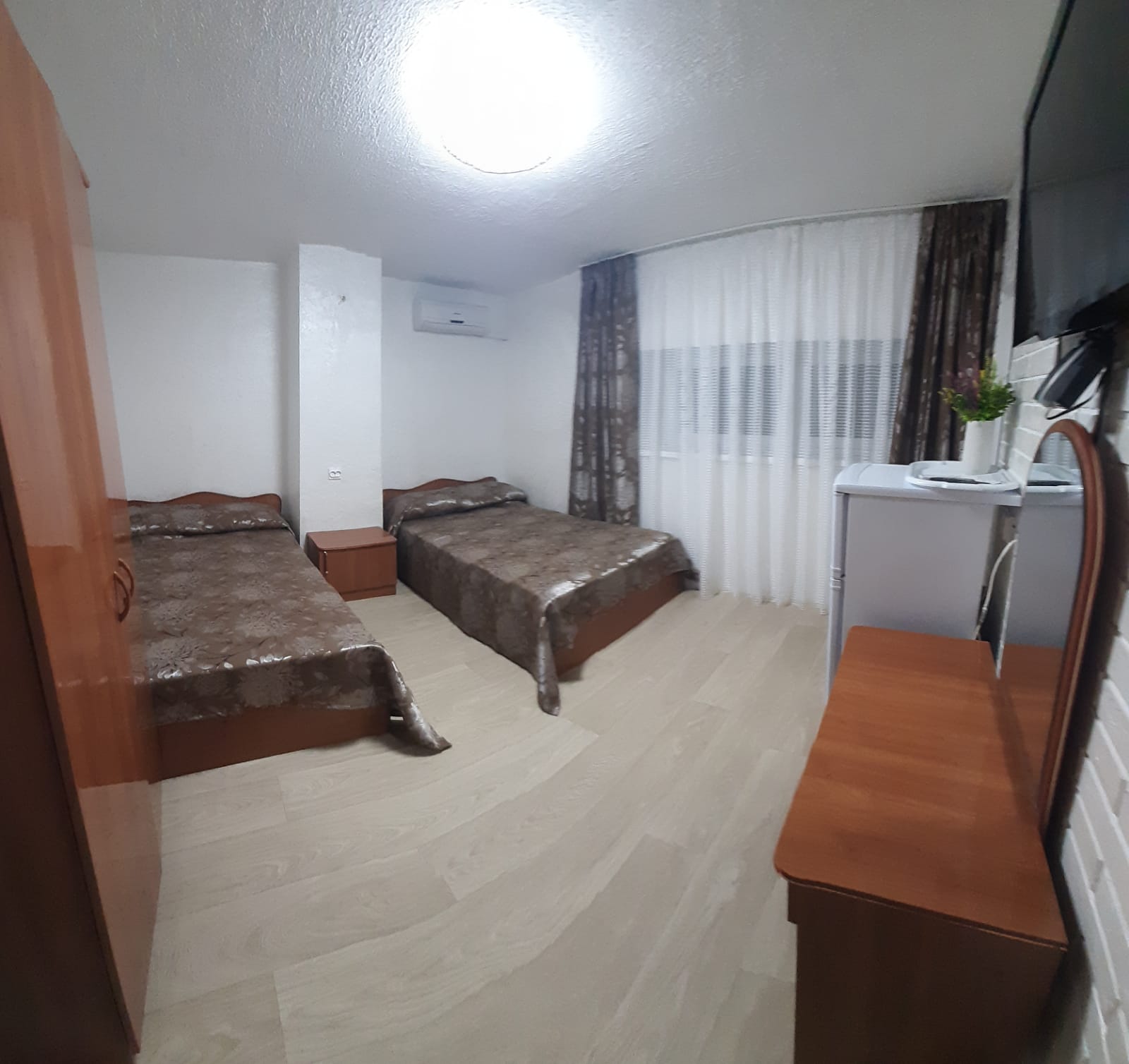 Четырехместный номер с ванной комнатой