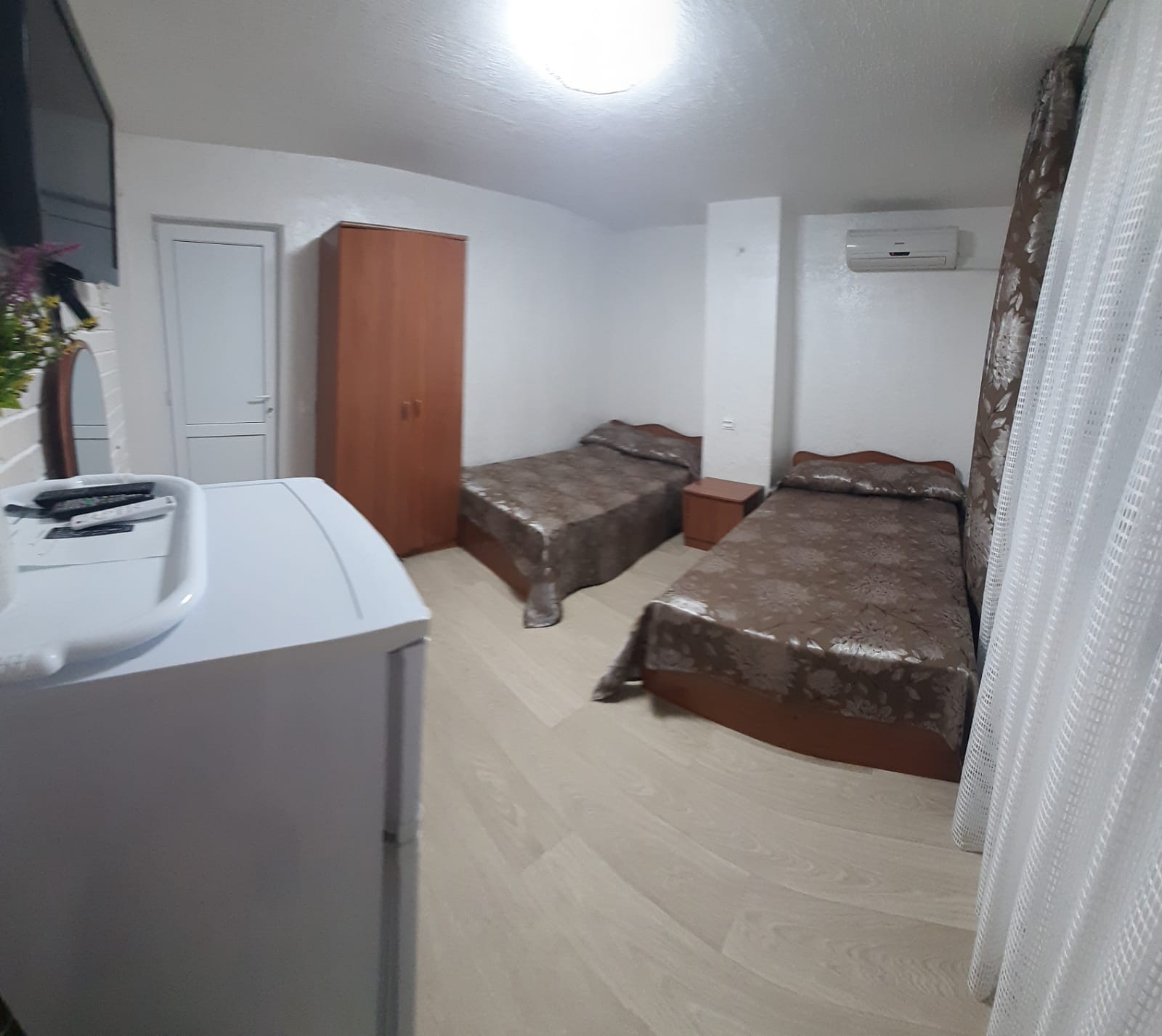 Четырехместный номер с ванной комнатой