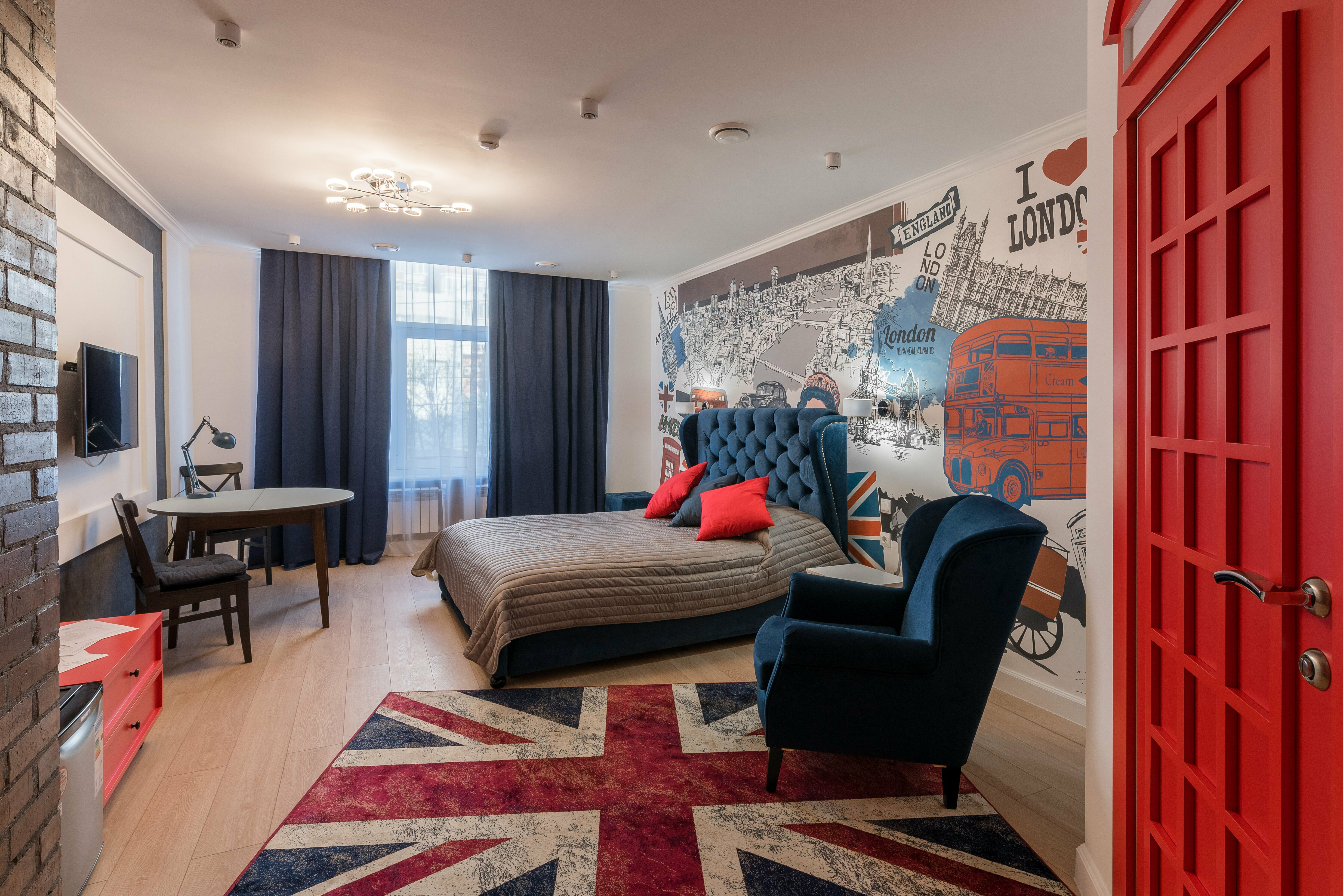 Двухместный номер с двуспальной кроватью и дополнительной кроватью