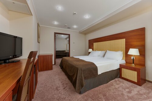 Улучшенный четырехместный номер в Marins Москва Пражская Hotel