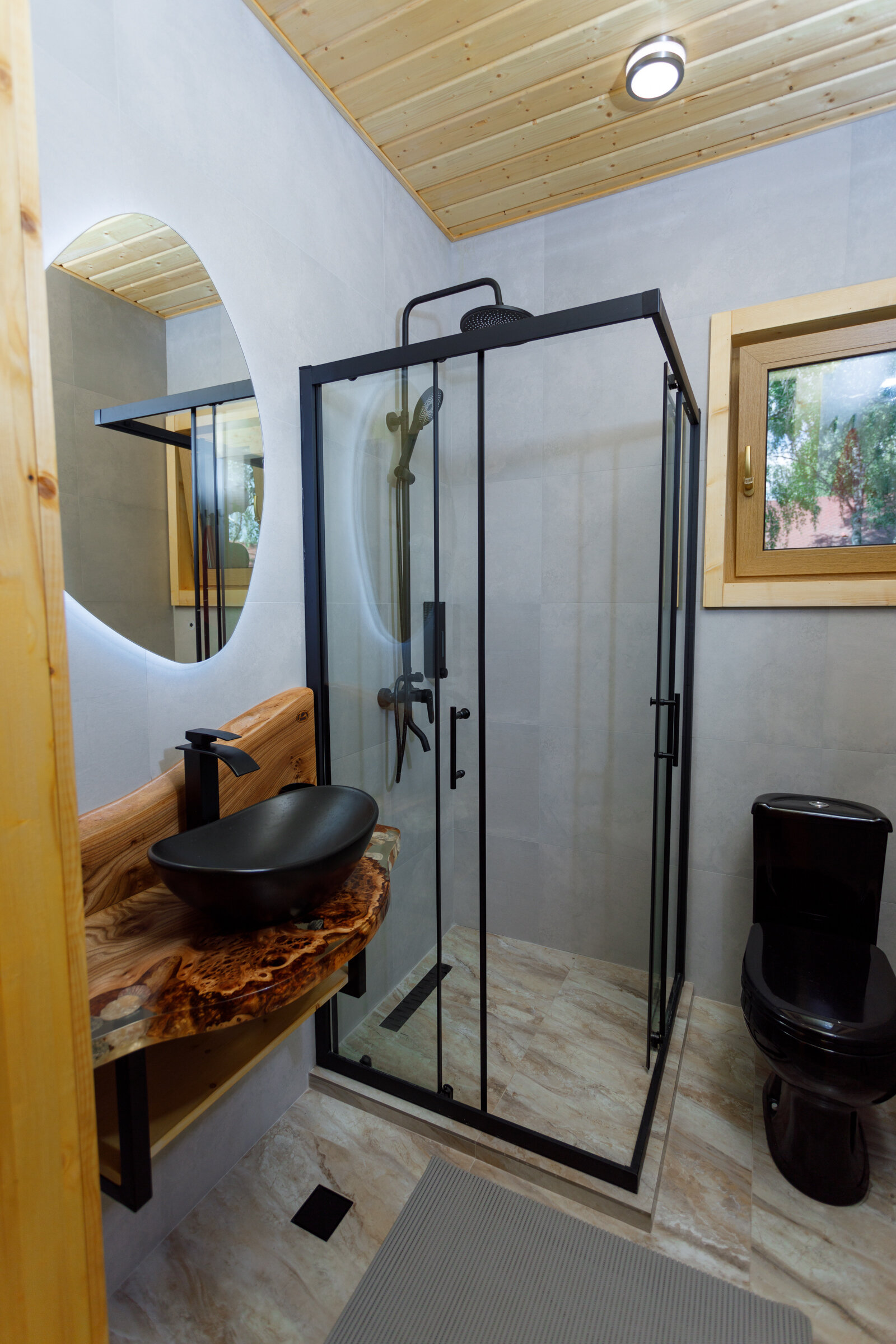 Дом с видом на озеро