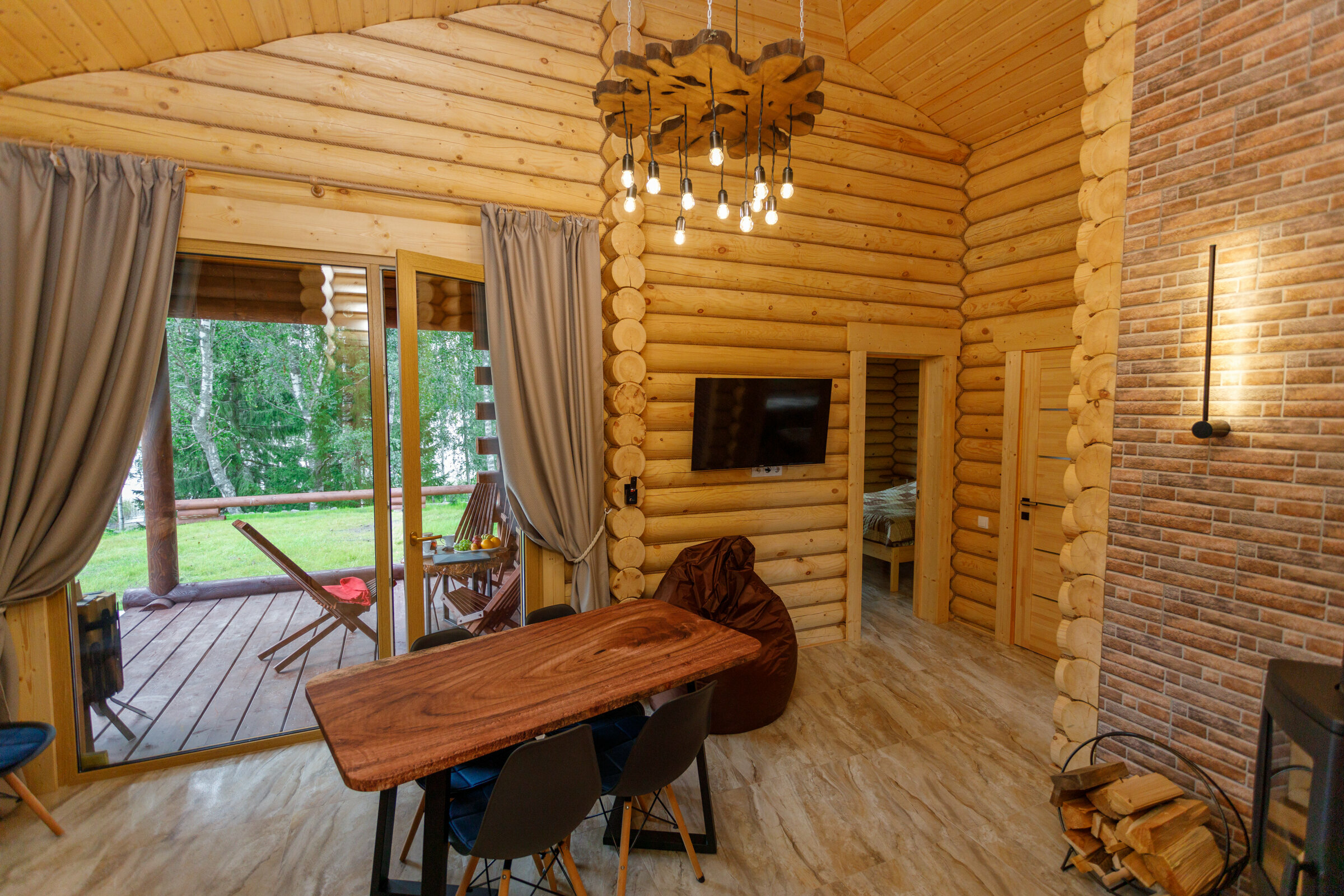 Дом с видом на озеро