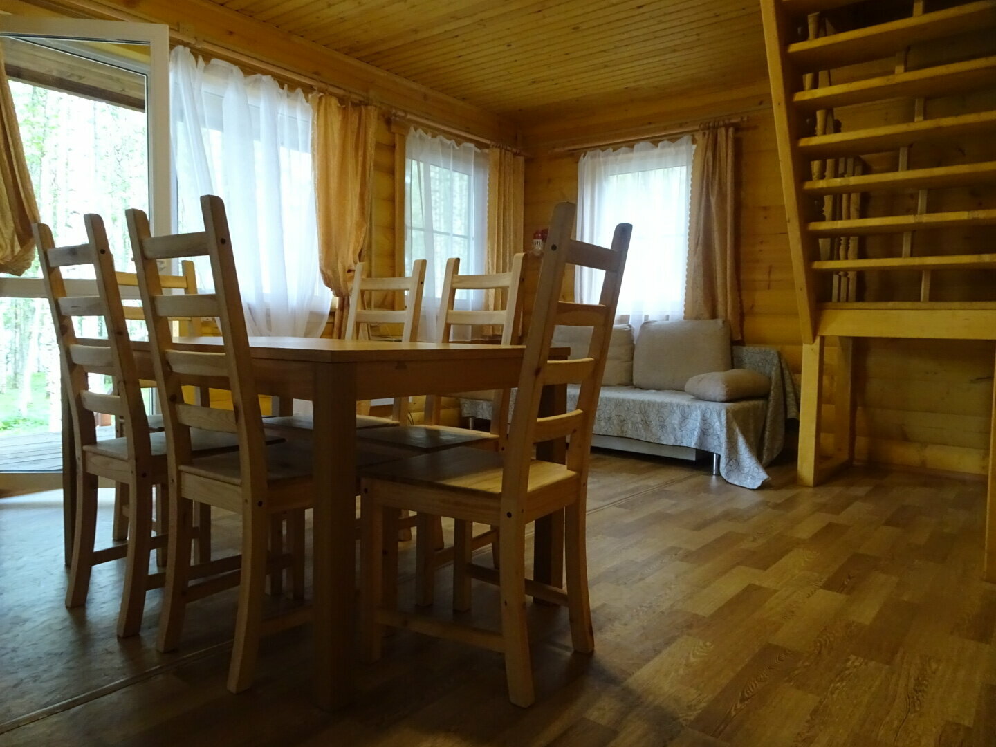 Коттедж с балконом