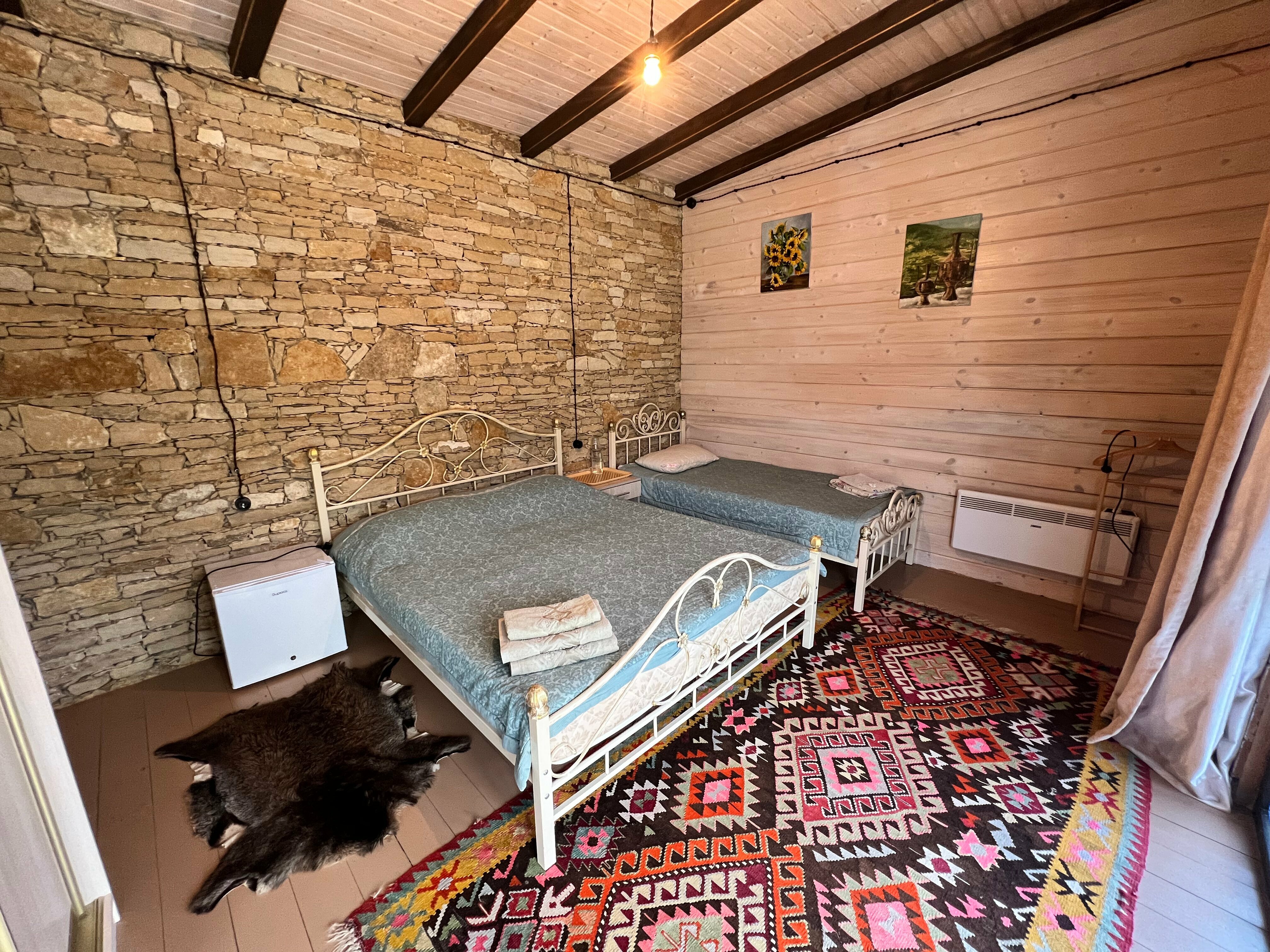 Трехместный номер с видом на горы