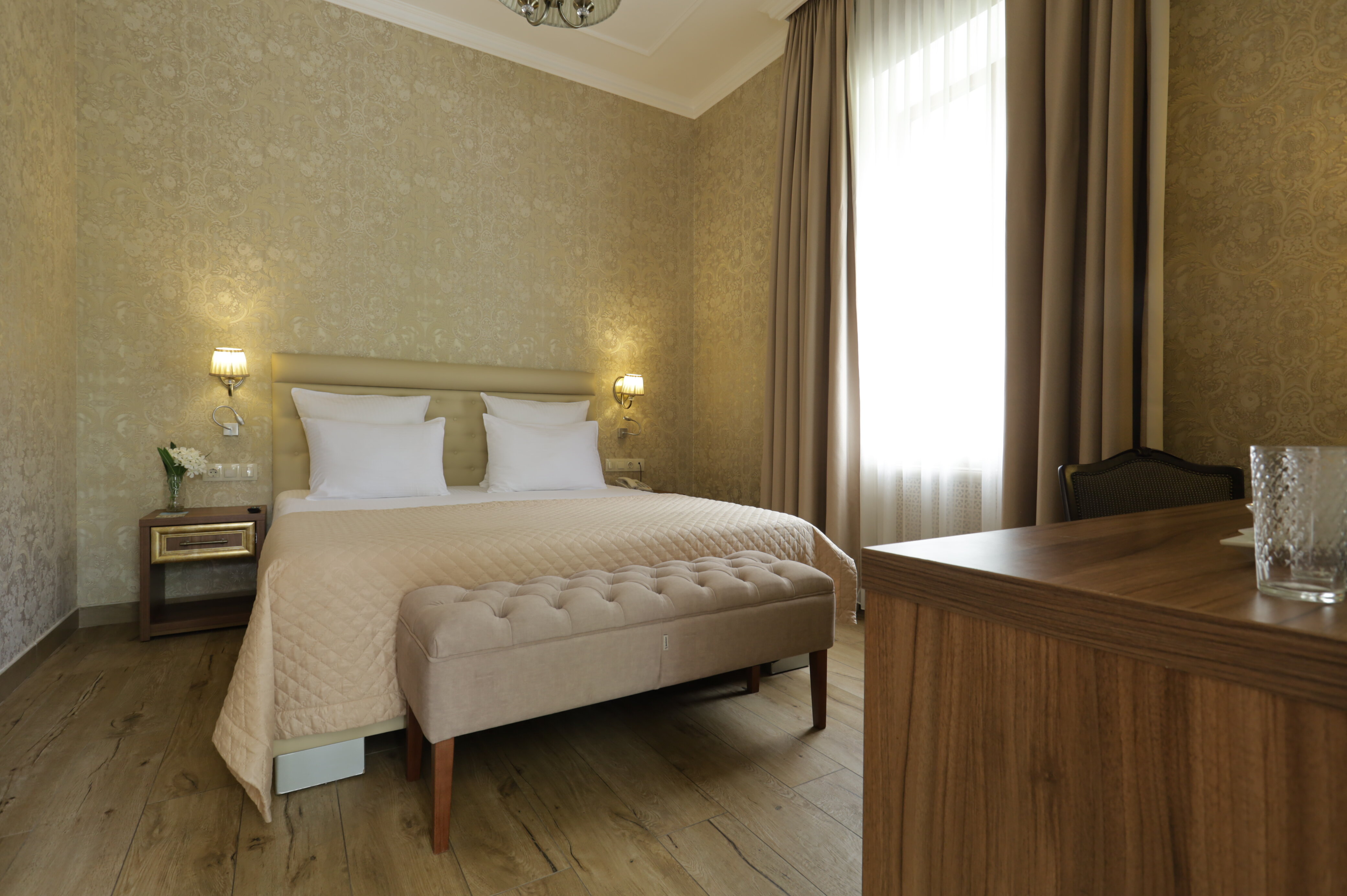 Апартаменты трехкомнатные с террасой вид на парк/горы. Главный корпус 5*