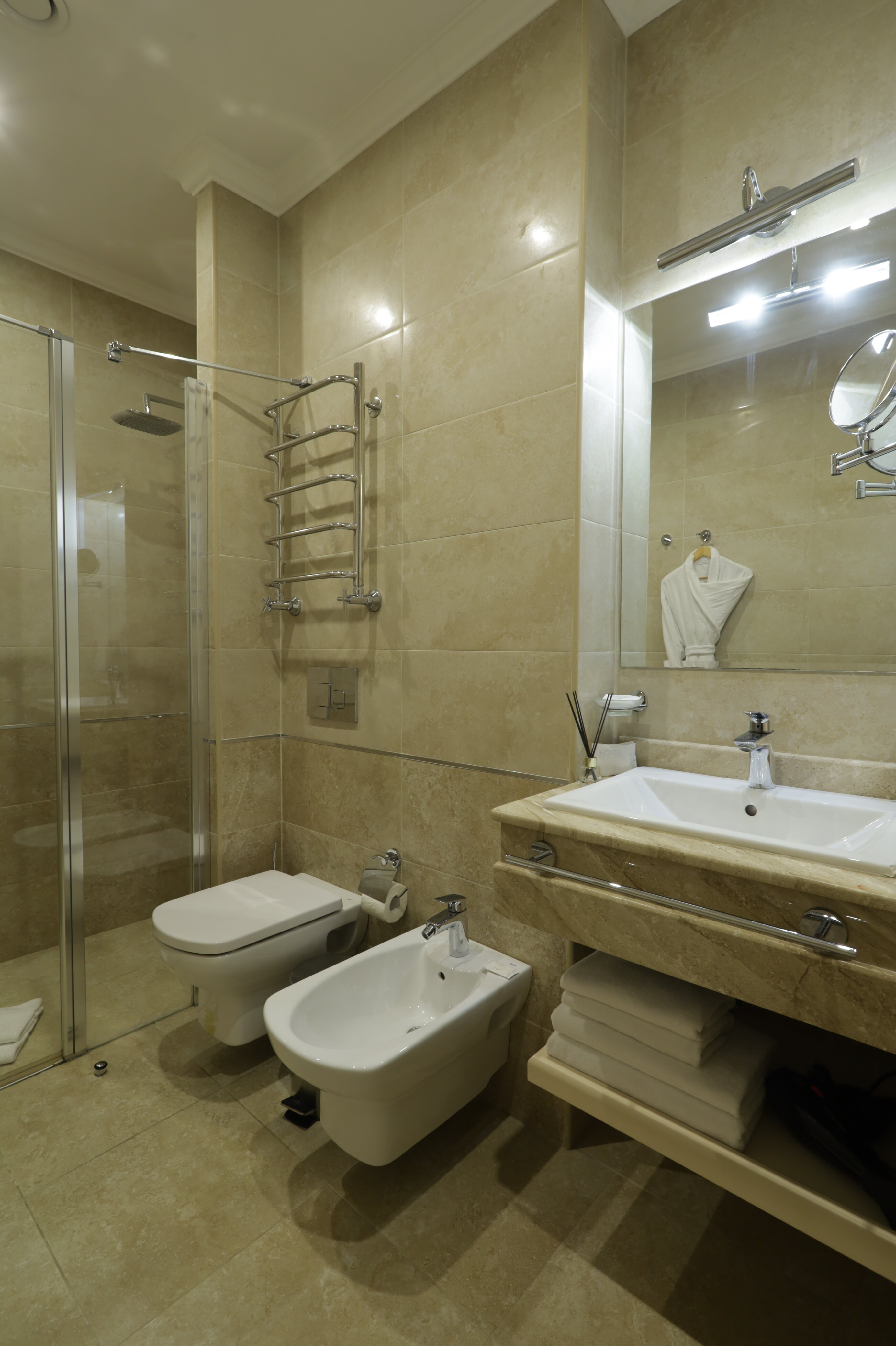 Апартаменты трехкомнатные с террасой вид на парк/горы. Главный корпус 5*