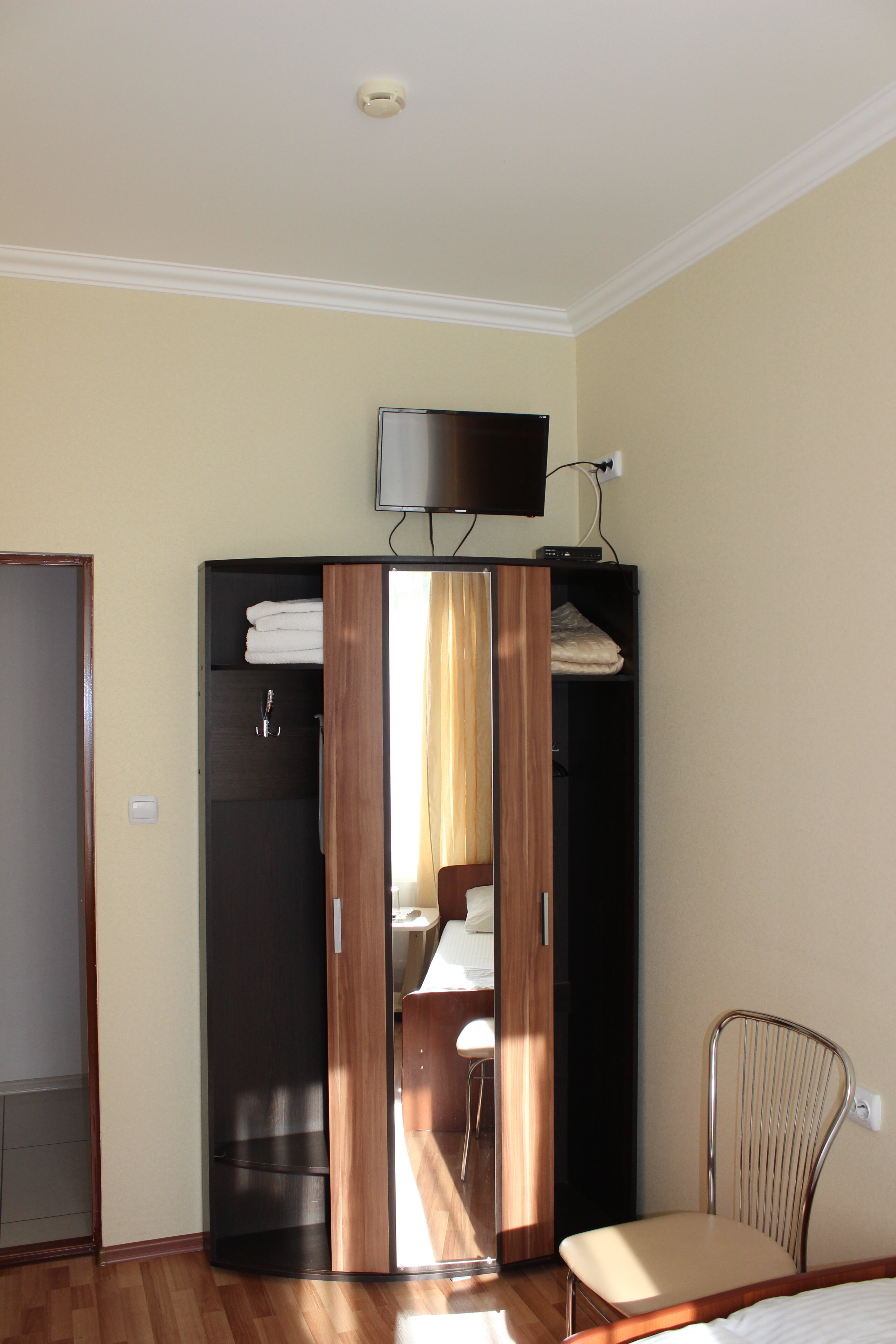 Двухместный номер с 2 отдельными кроватями и общей ванной комнатой