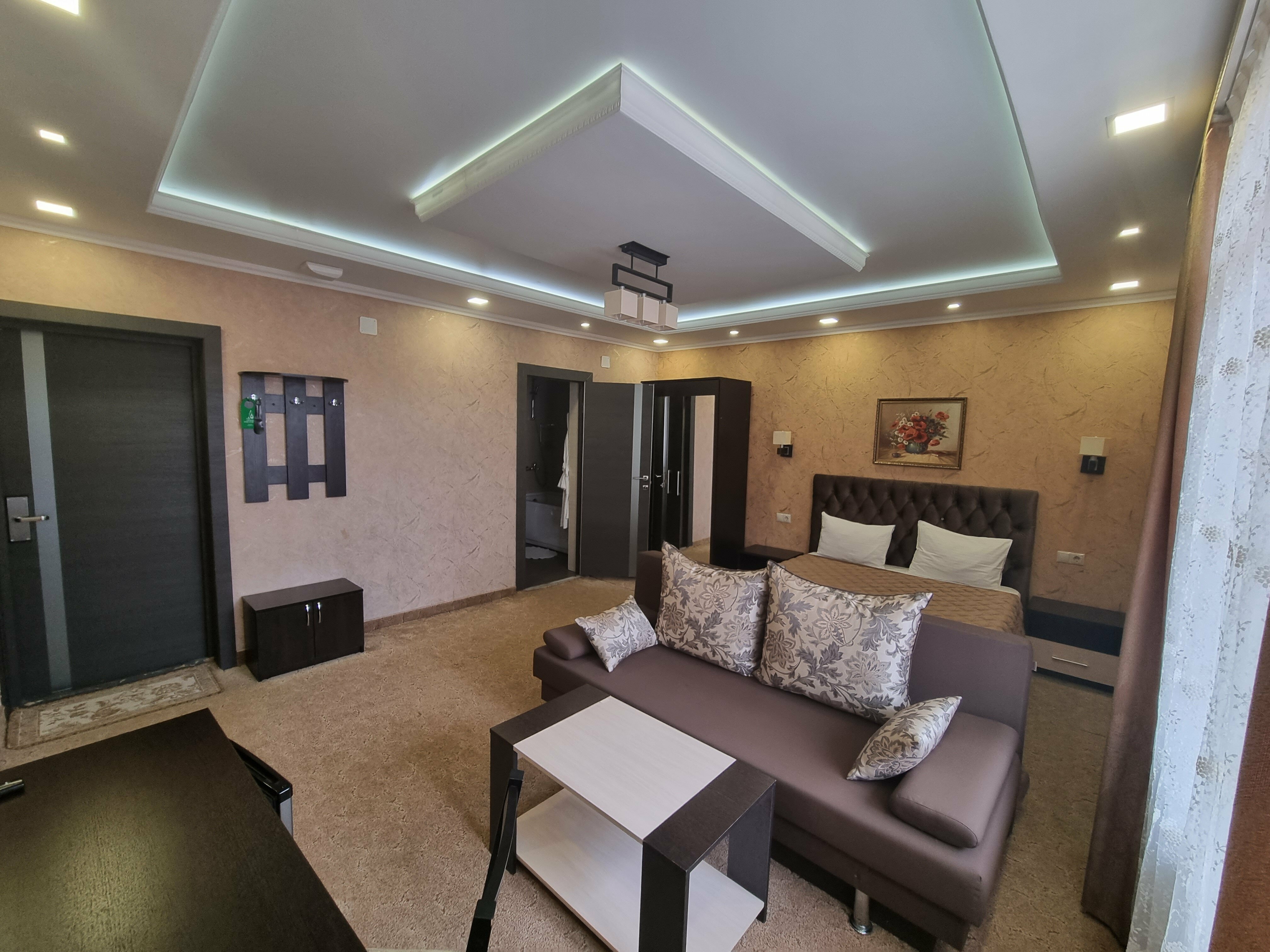 Люкс с кроватью размера «king-size» и балконом