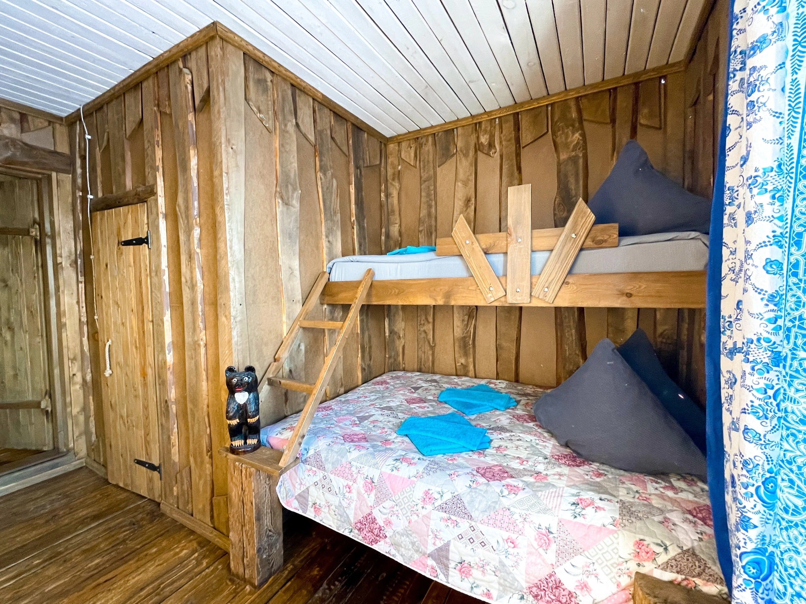 Трехместный номер «Комфорт» с душем