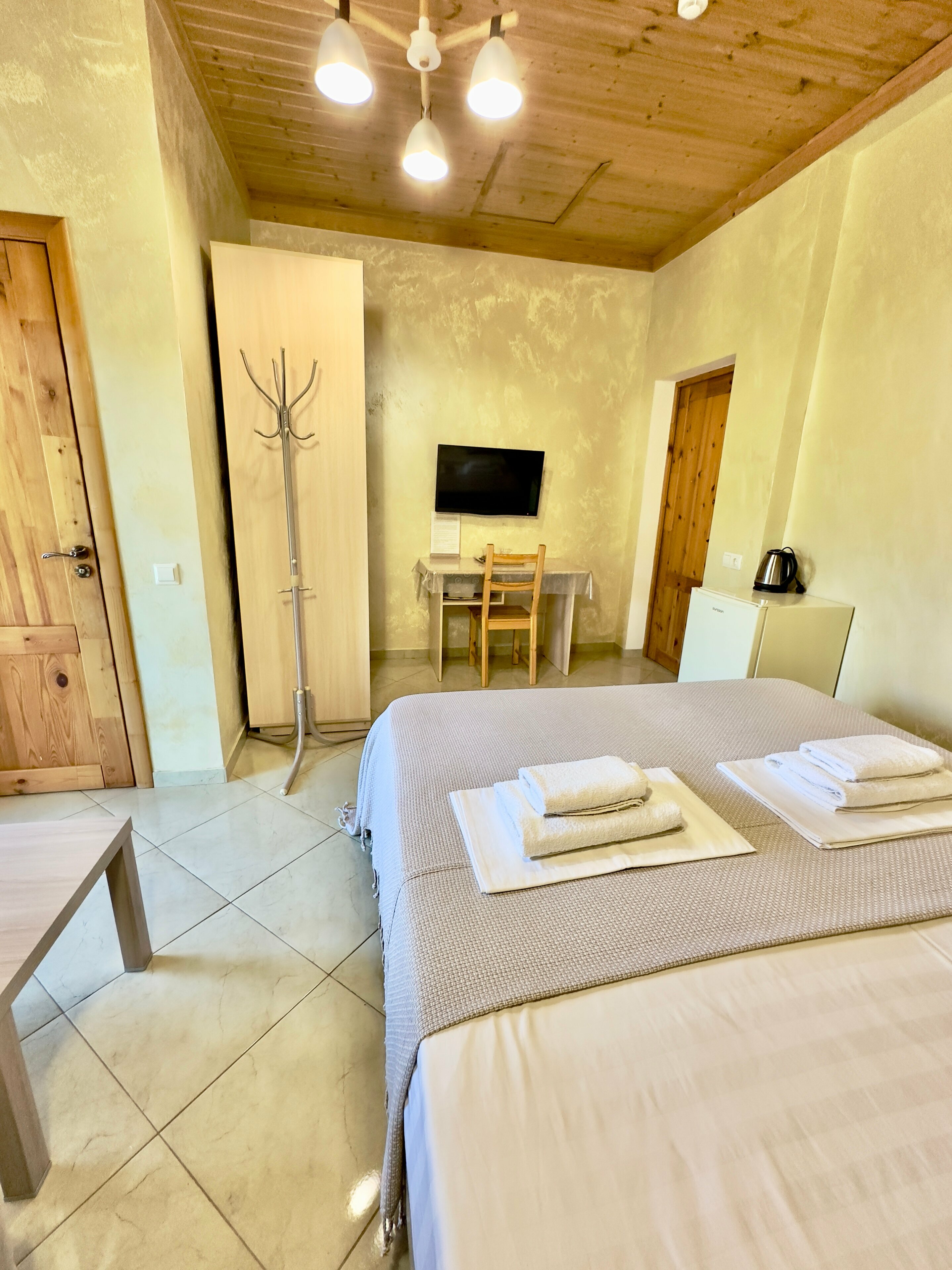 Двухместный номер Делюкс с 1 кроватью и боковым видом на море