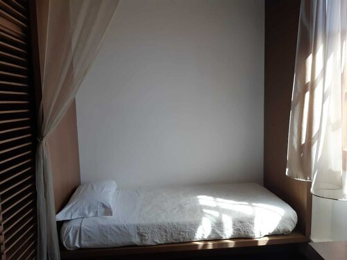 Одноместный номер, смежные ванная комната и спальня, вид на сад в La Torre wine resort