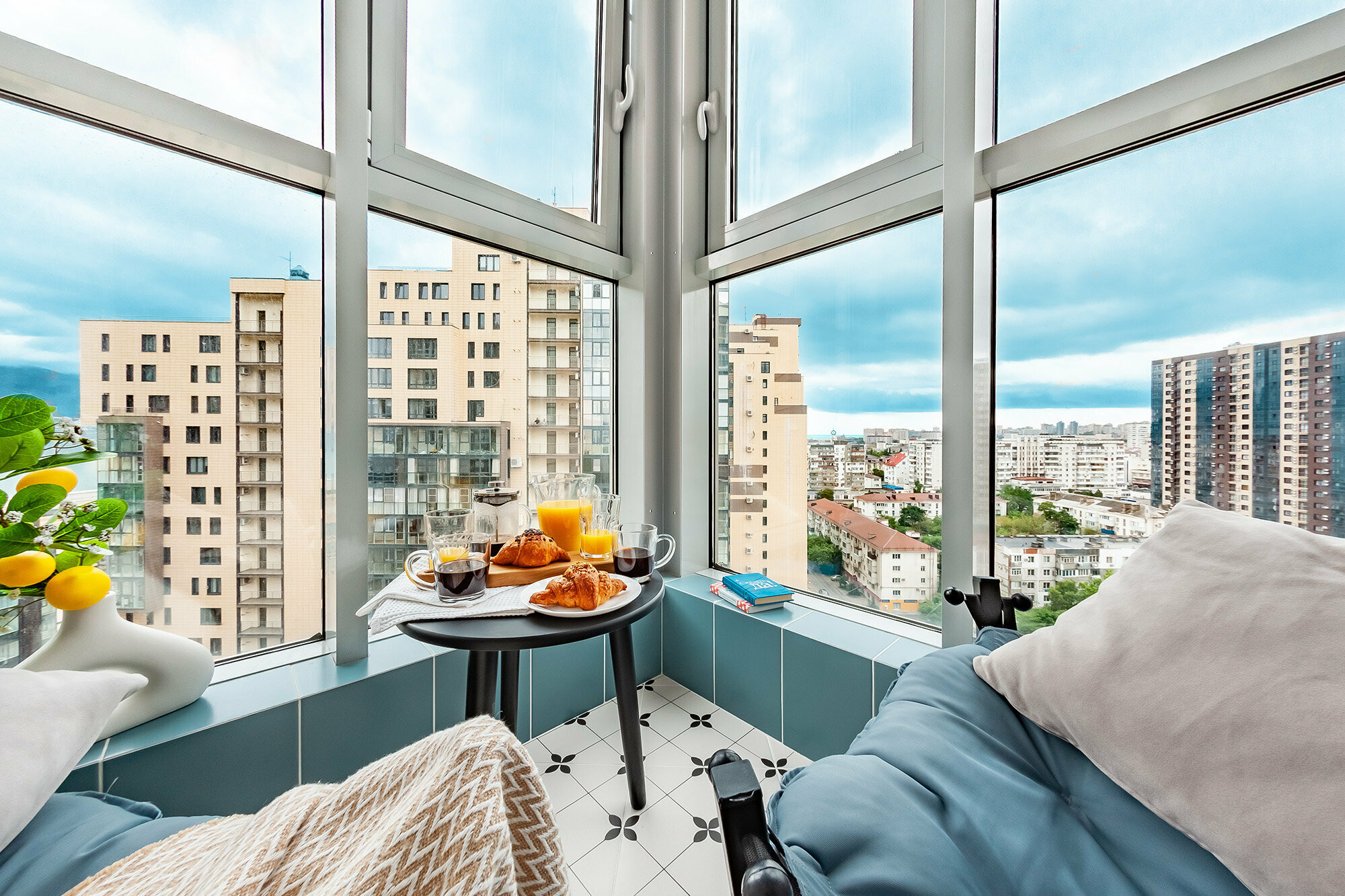 Апартаменты-студия с видом на море