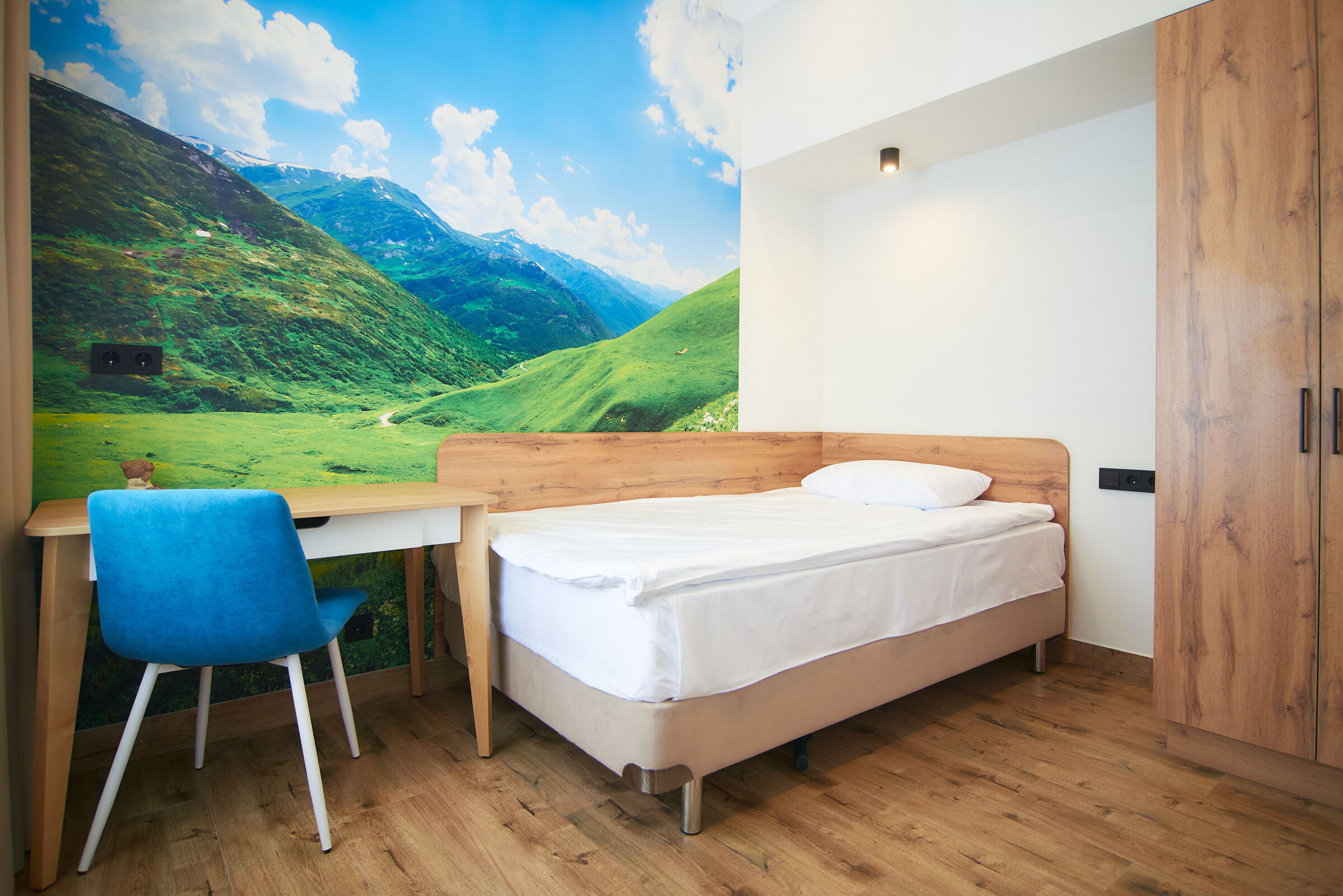 Семейный номер с видом на горы