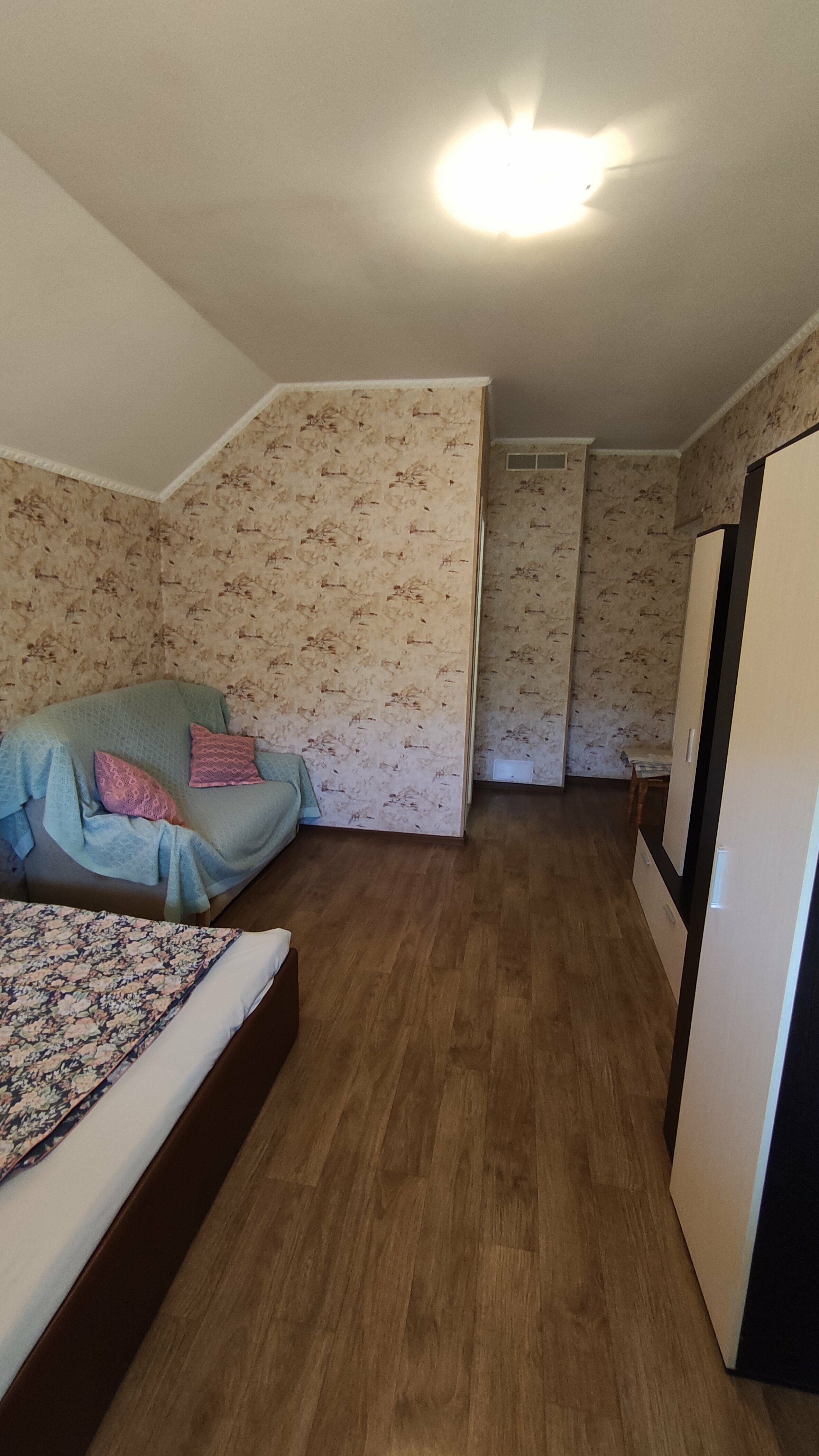 Трехместный номер с балконом