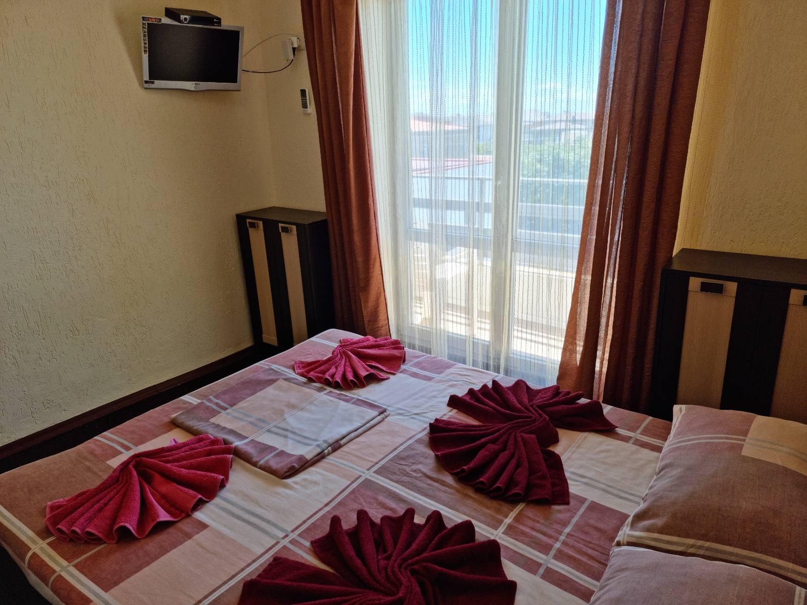 Трехместный номер с основными удобствами